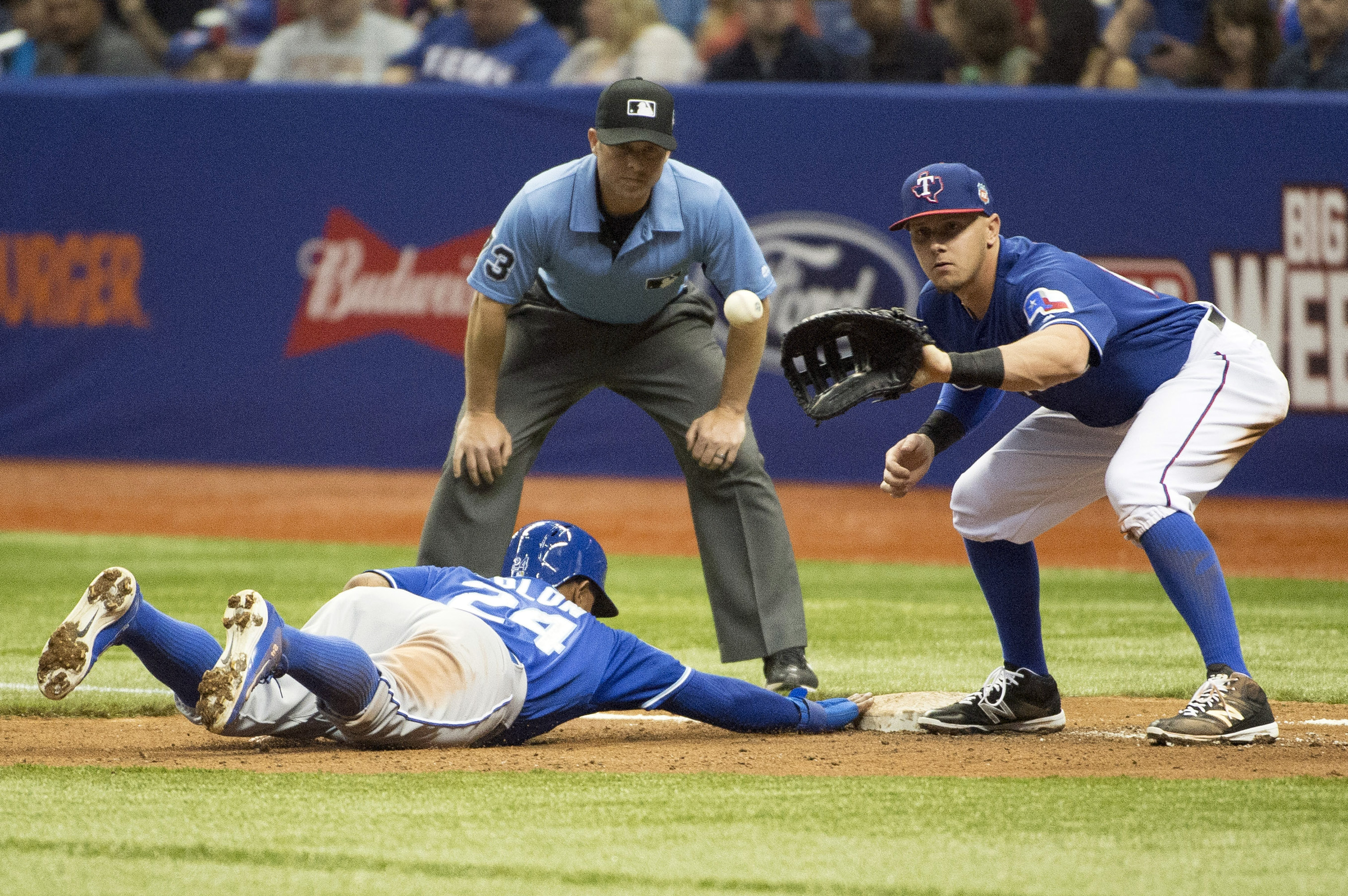 Brinson's walkoff HR lifts Rangers of Royals at Alamodome