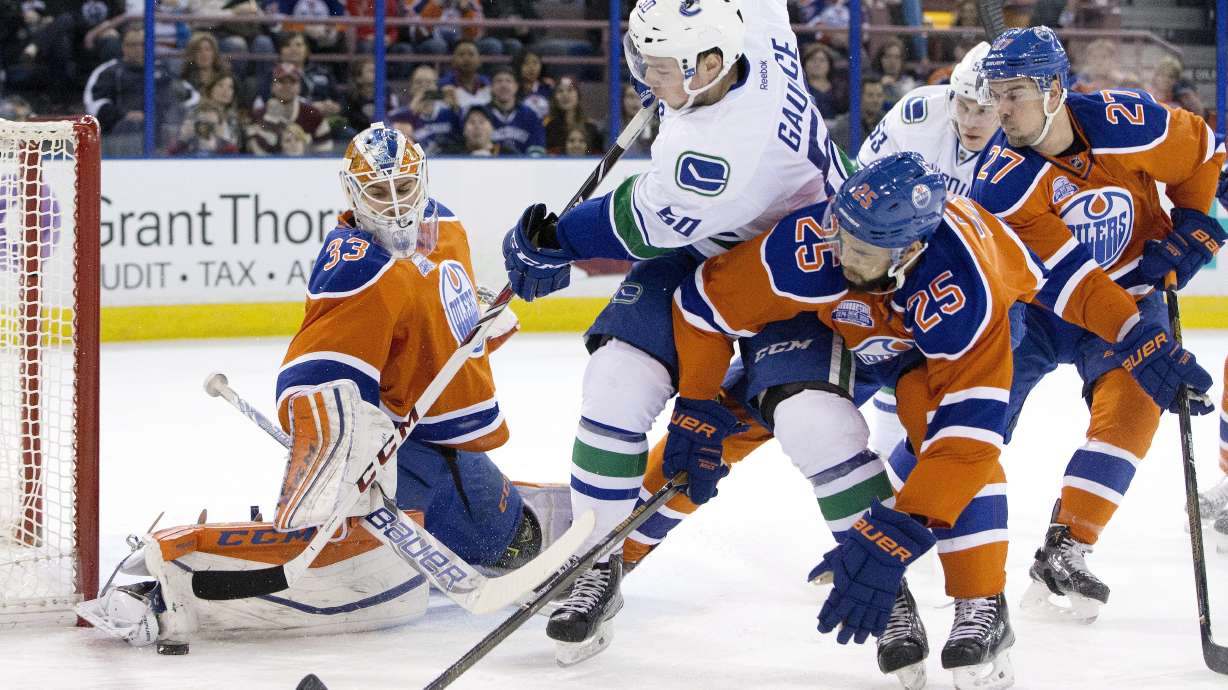 Talbot stops 40 shots, Oilers top Canucks 2-0