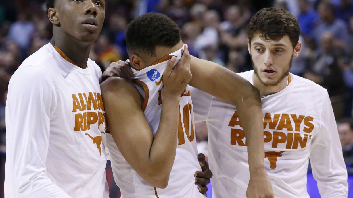 Jesperson's halfcourt shot puts Northern Iowa past Texas