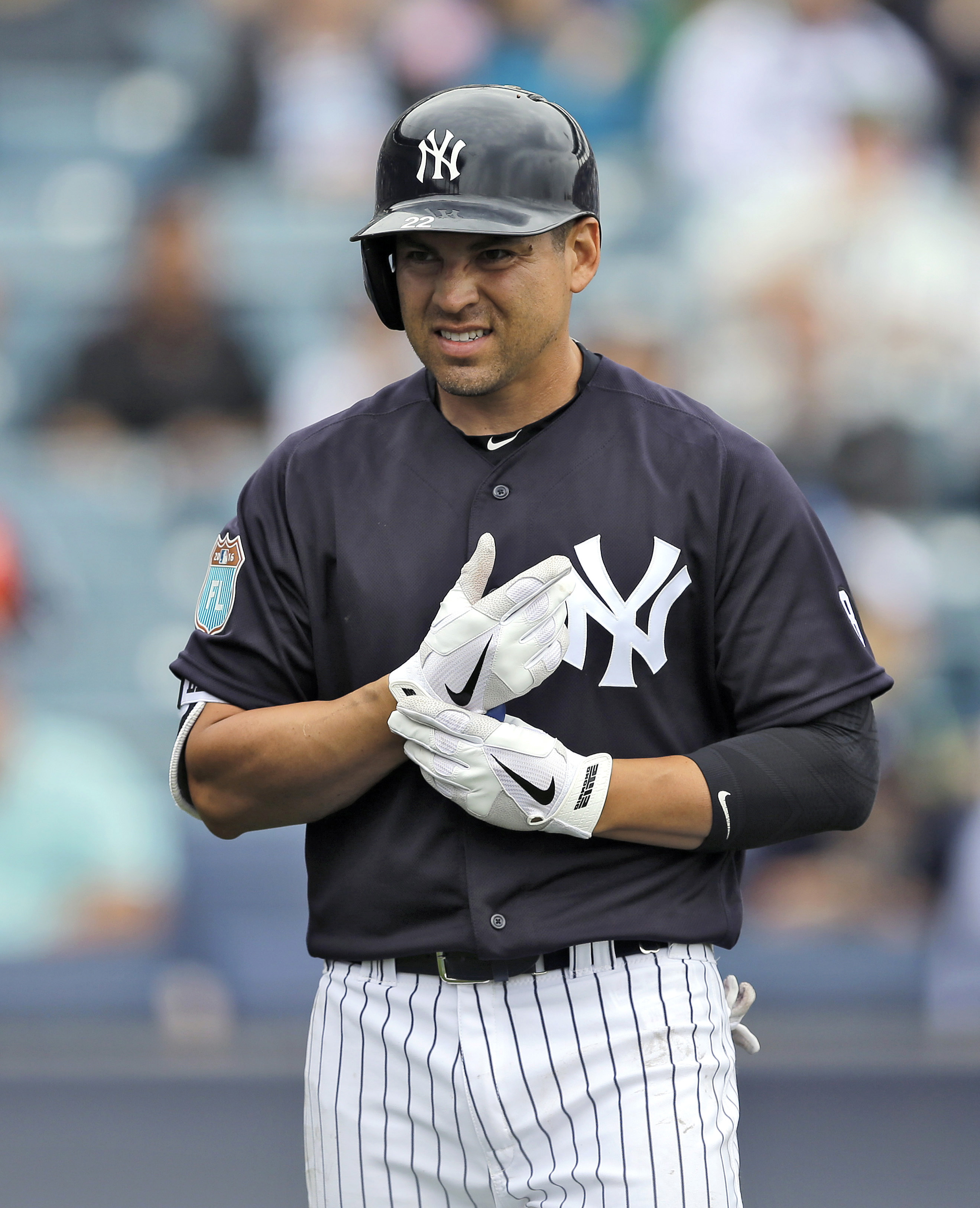 Ellsbury hit on wrist by pitch, but Yanks say scans negative