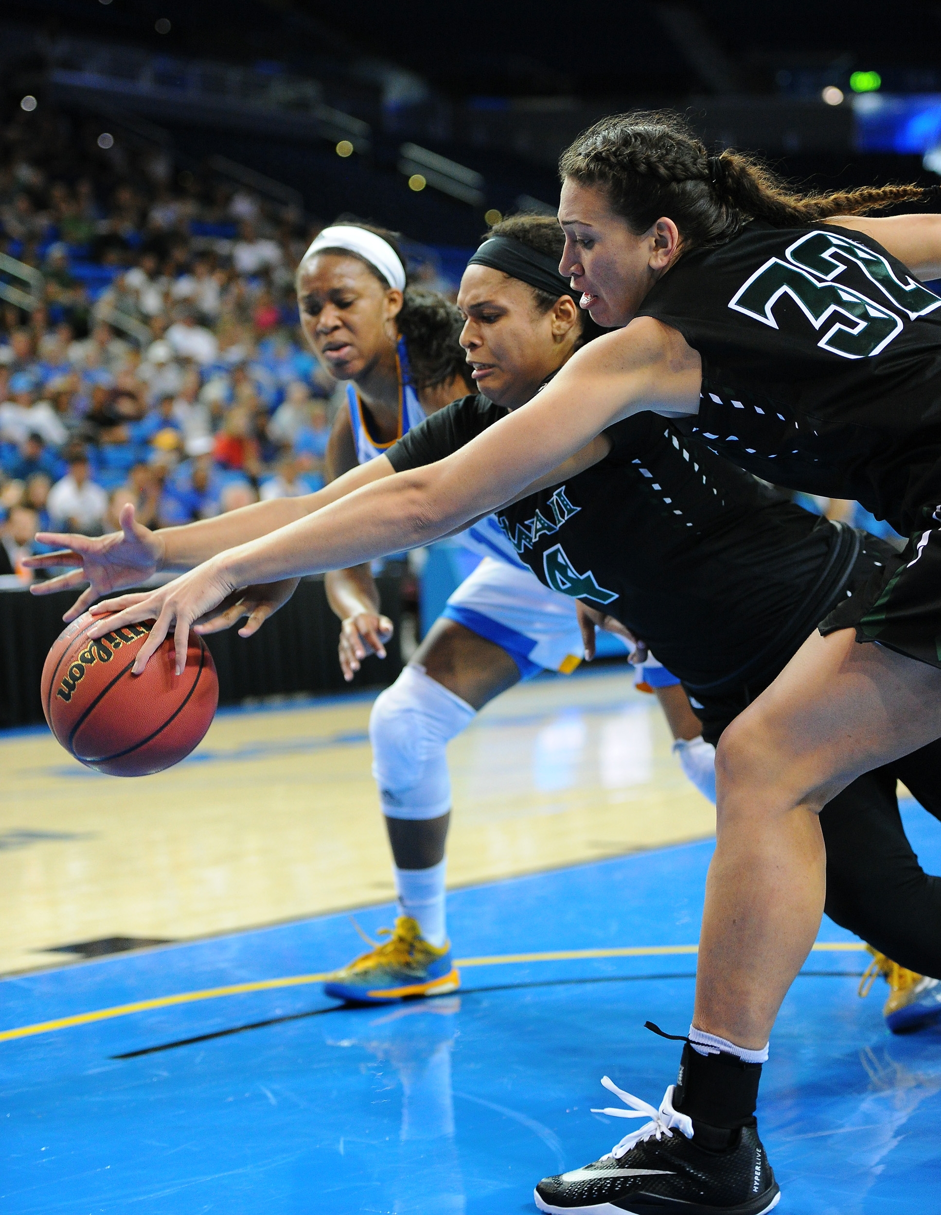 Fields leads UCLA past Hawaii in NCAA Tournament