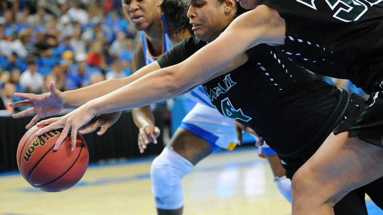 Fields leads UCLA past Hawaii in NCAA Tournament