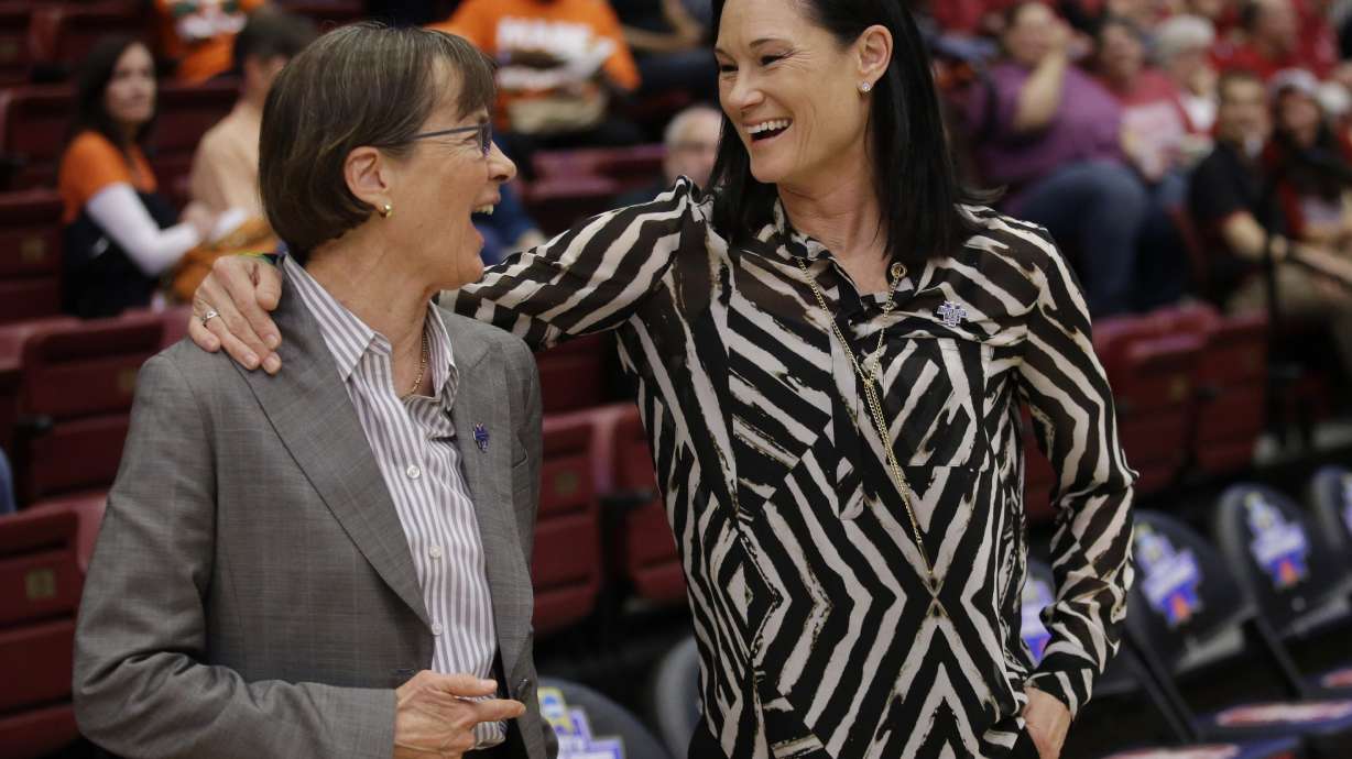 Stanford's Tara VanDerveer beats former star Azzi in NCAAs