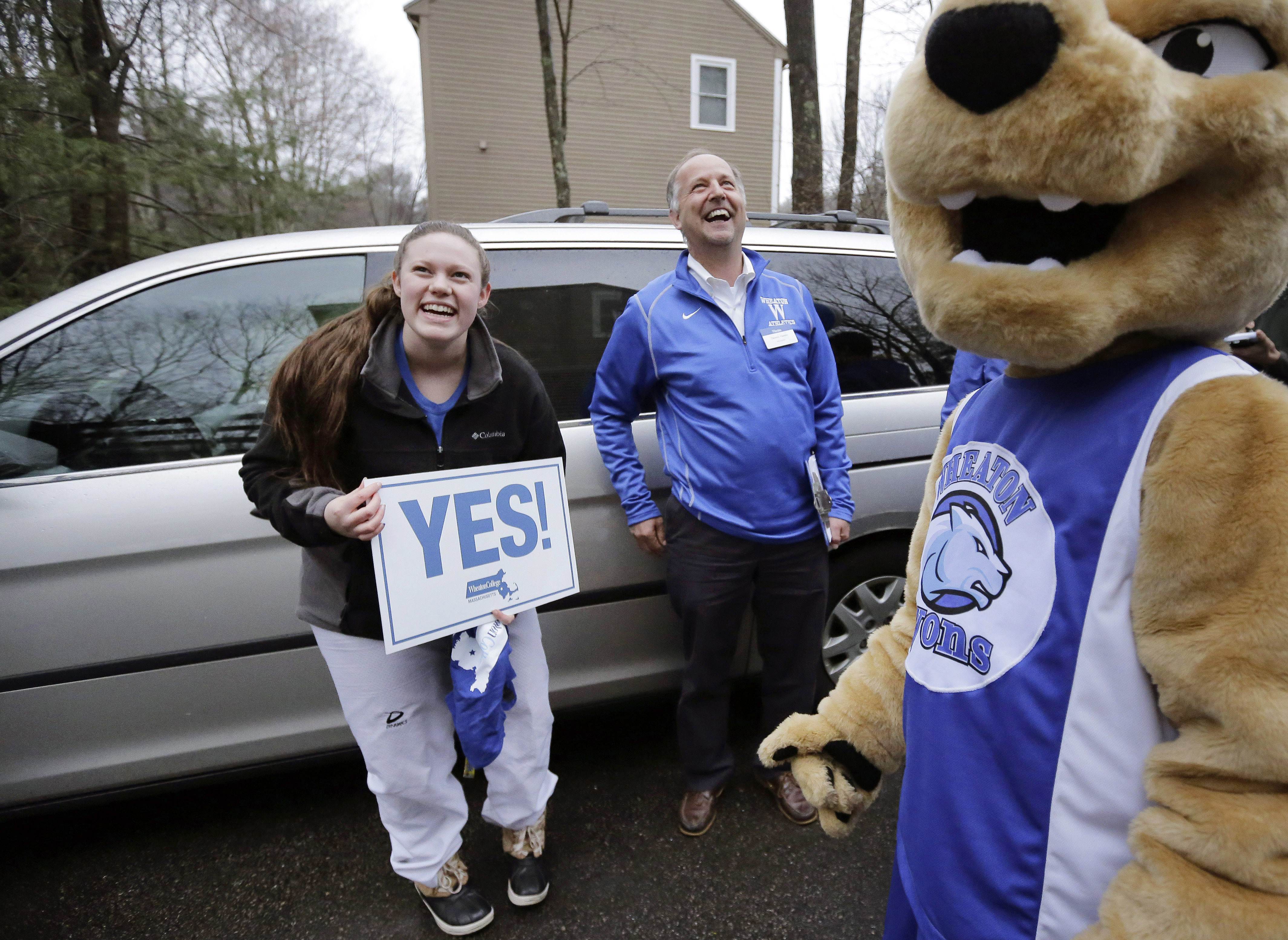 To woo students, more colleges now hand-deliver acceptances