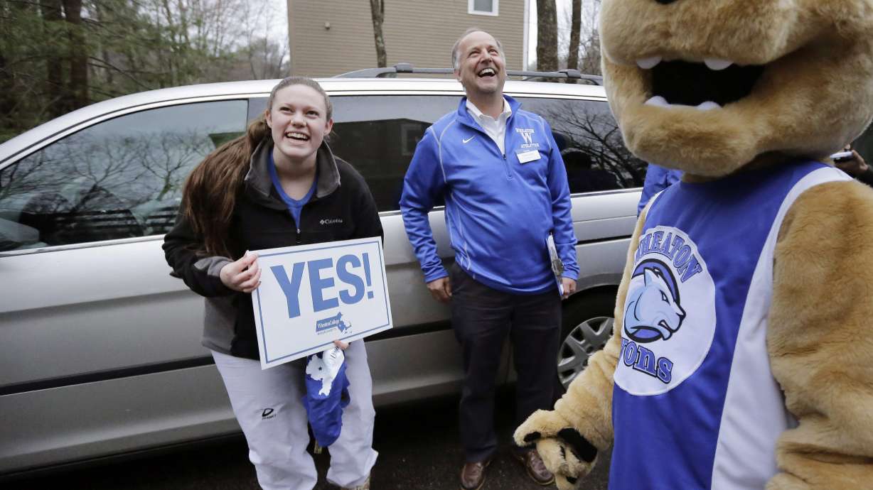 To woo students, more colleges now hand-deliver acceptances