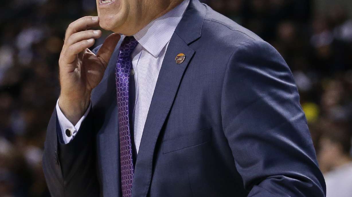 Oklahoma St. hires SFA's Brad Underwood as men's hoops coach