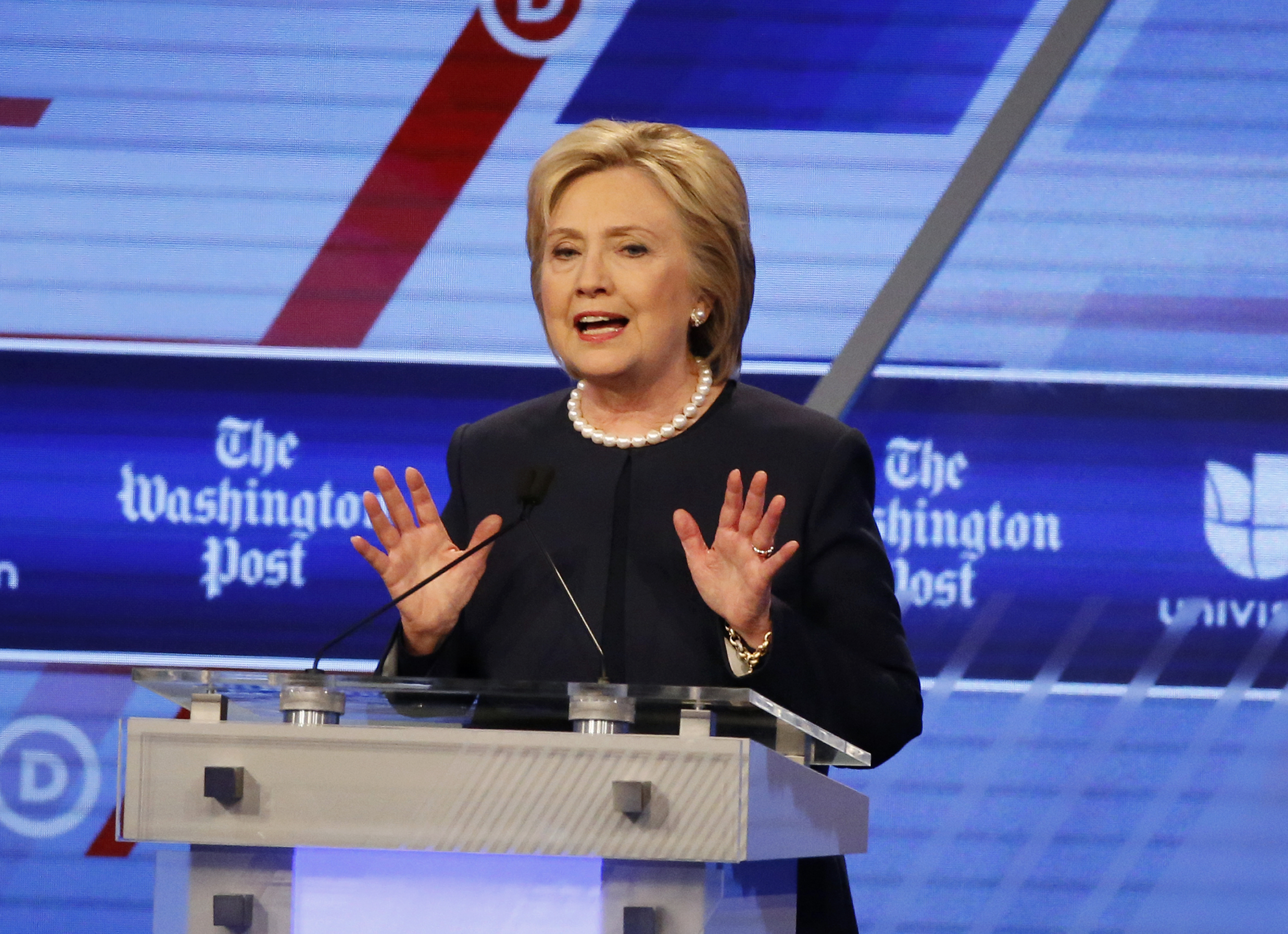 Experts see little chance of charges in Clinton email case