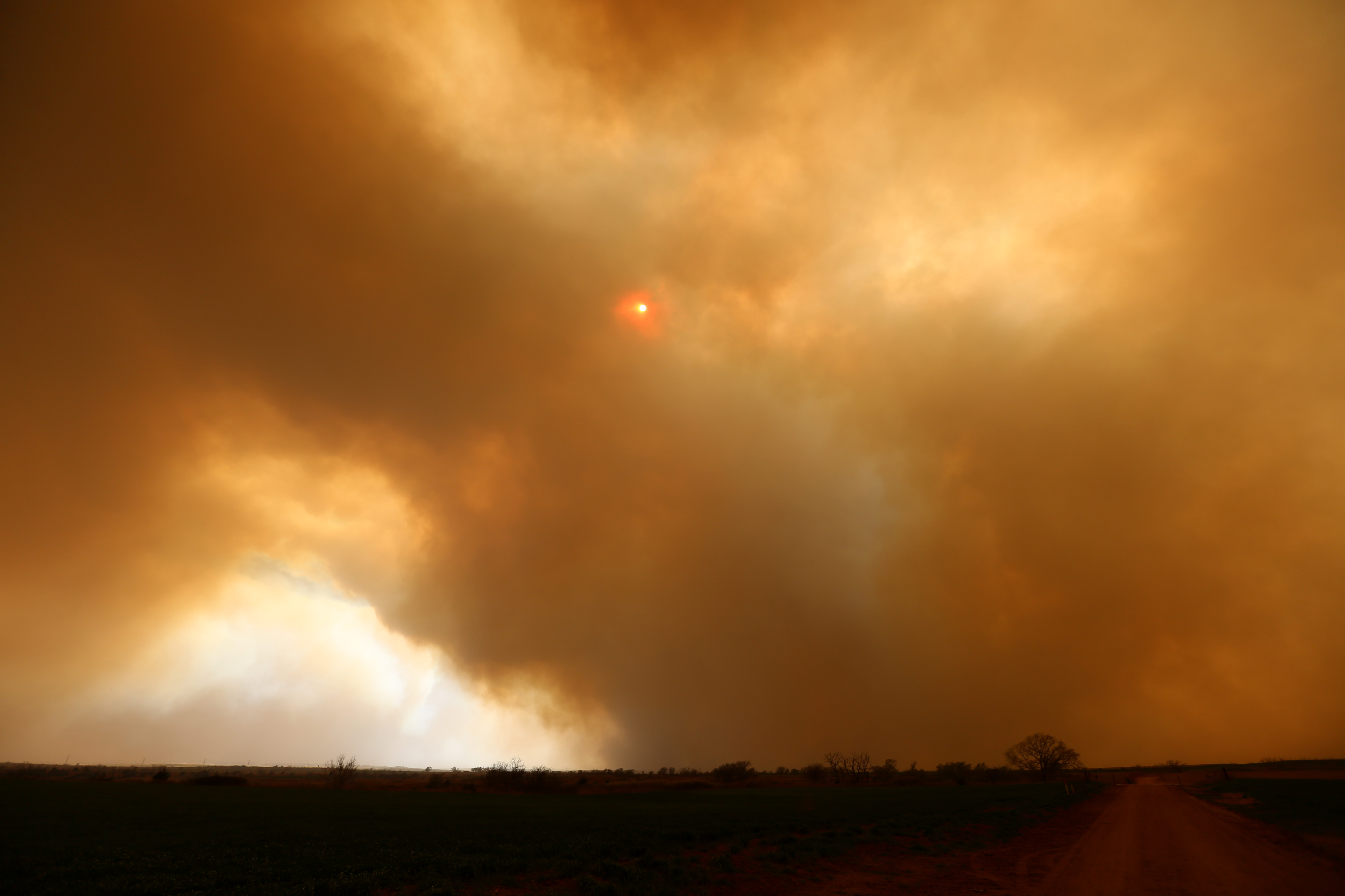 Wildfire burns about 620 square miles in Kansas, Oklahoma