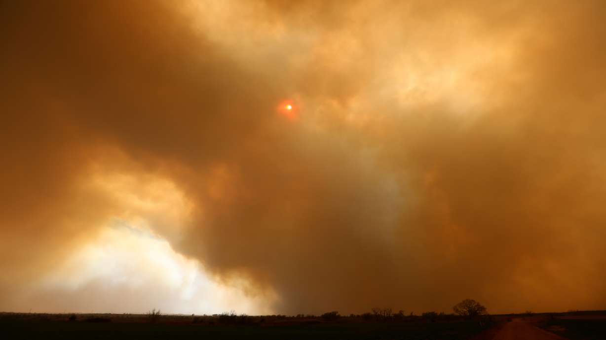 Wildfire burns about 620 square miles in Kansas, Oklahoma