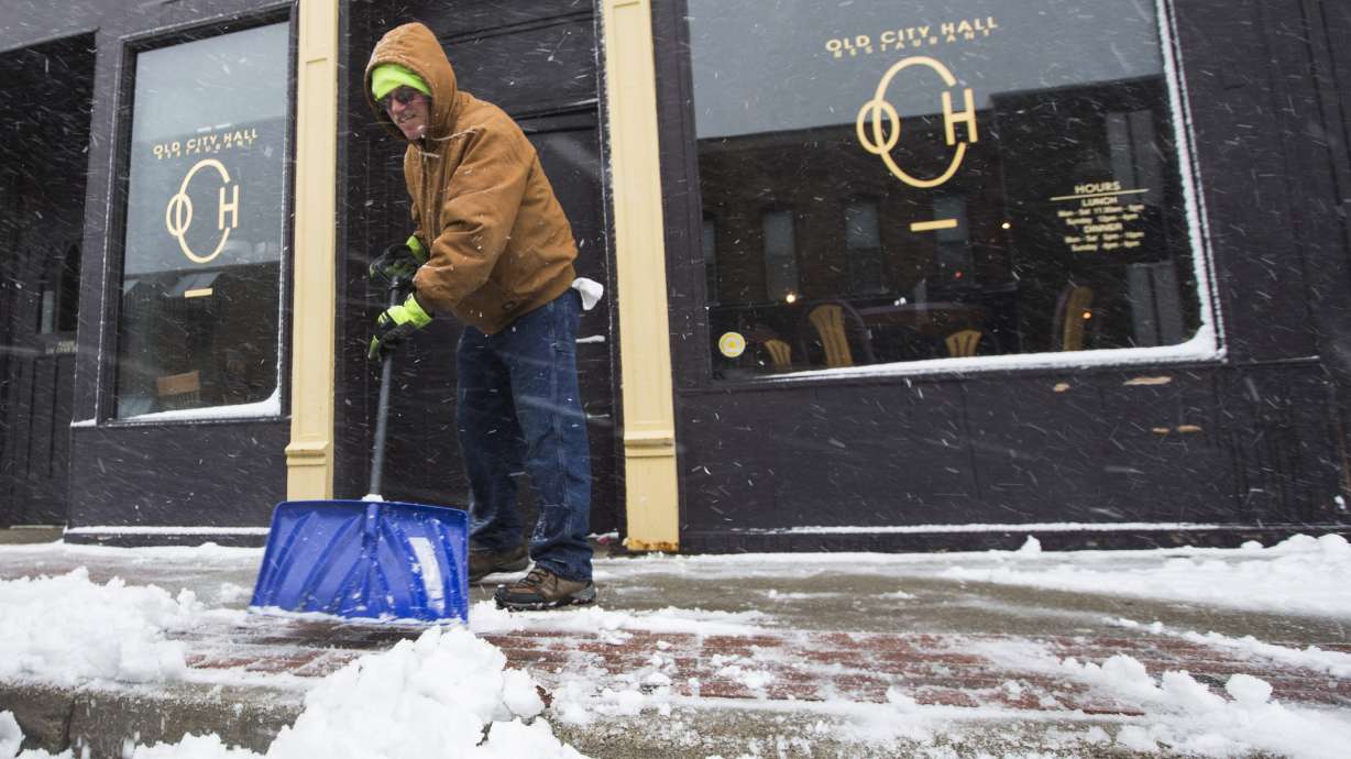 The Latest: Heavy snowfall from storm hits northern Michigan