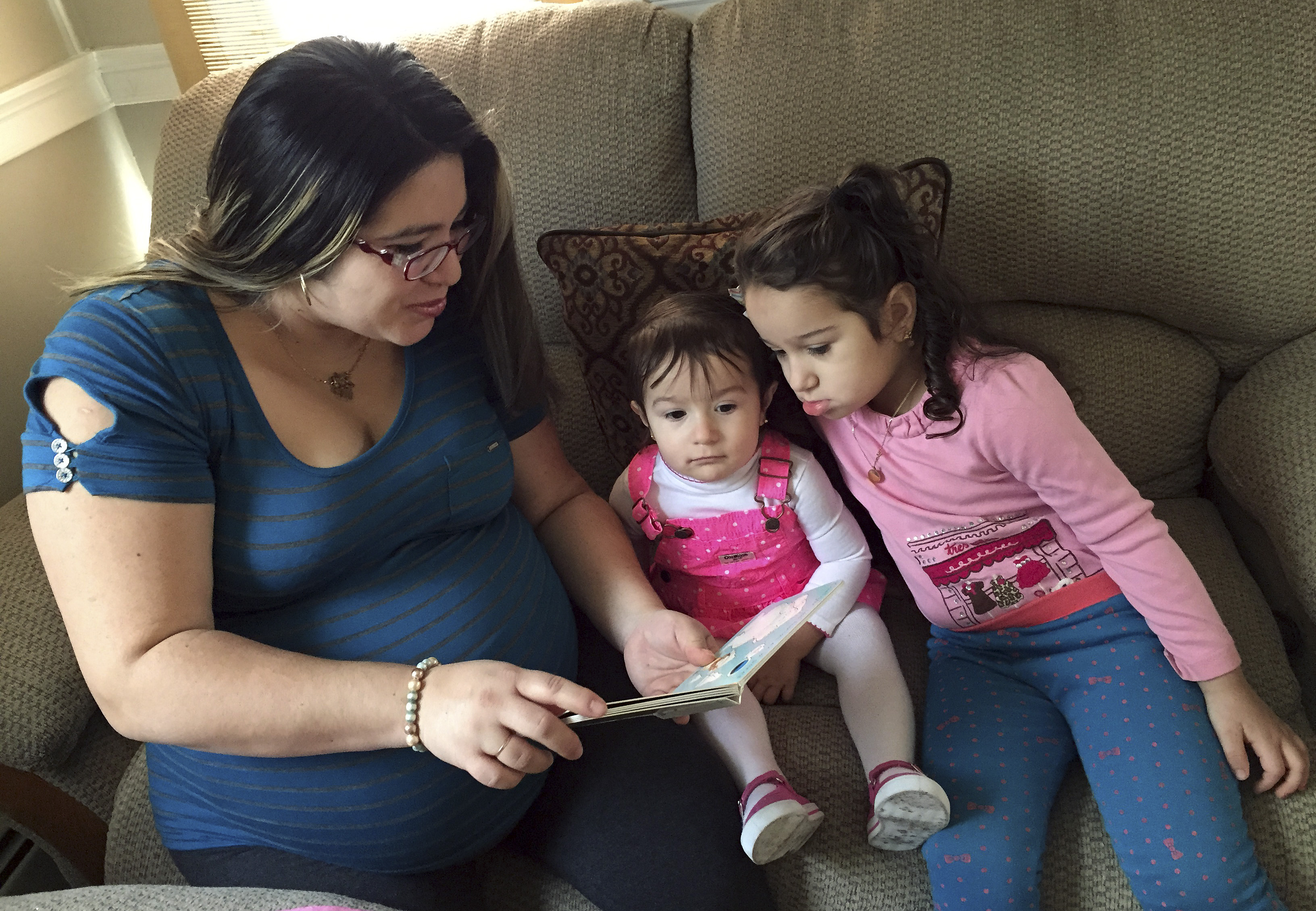 Seeing holes in effort to bridge 'word gap' in poor children