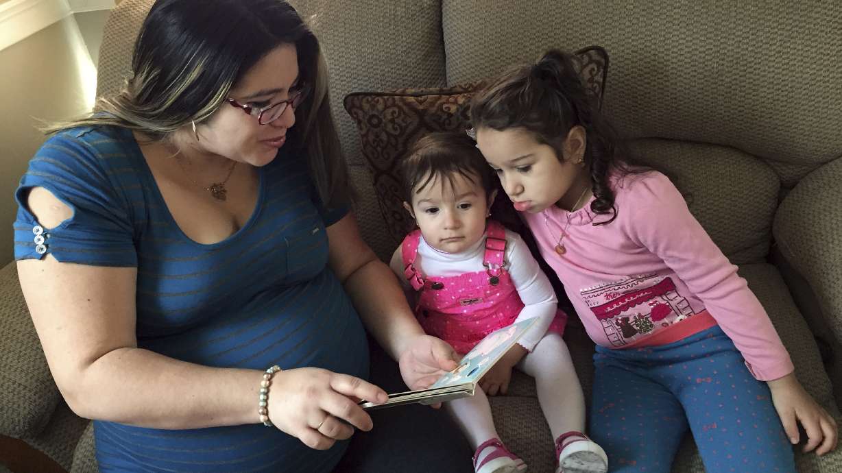 Seeing holes in effort to bridge 'word gap' in poor children
