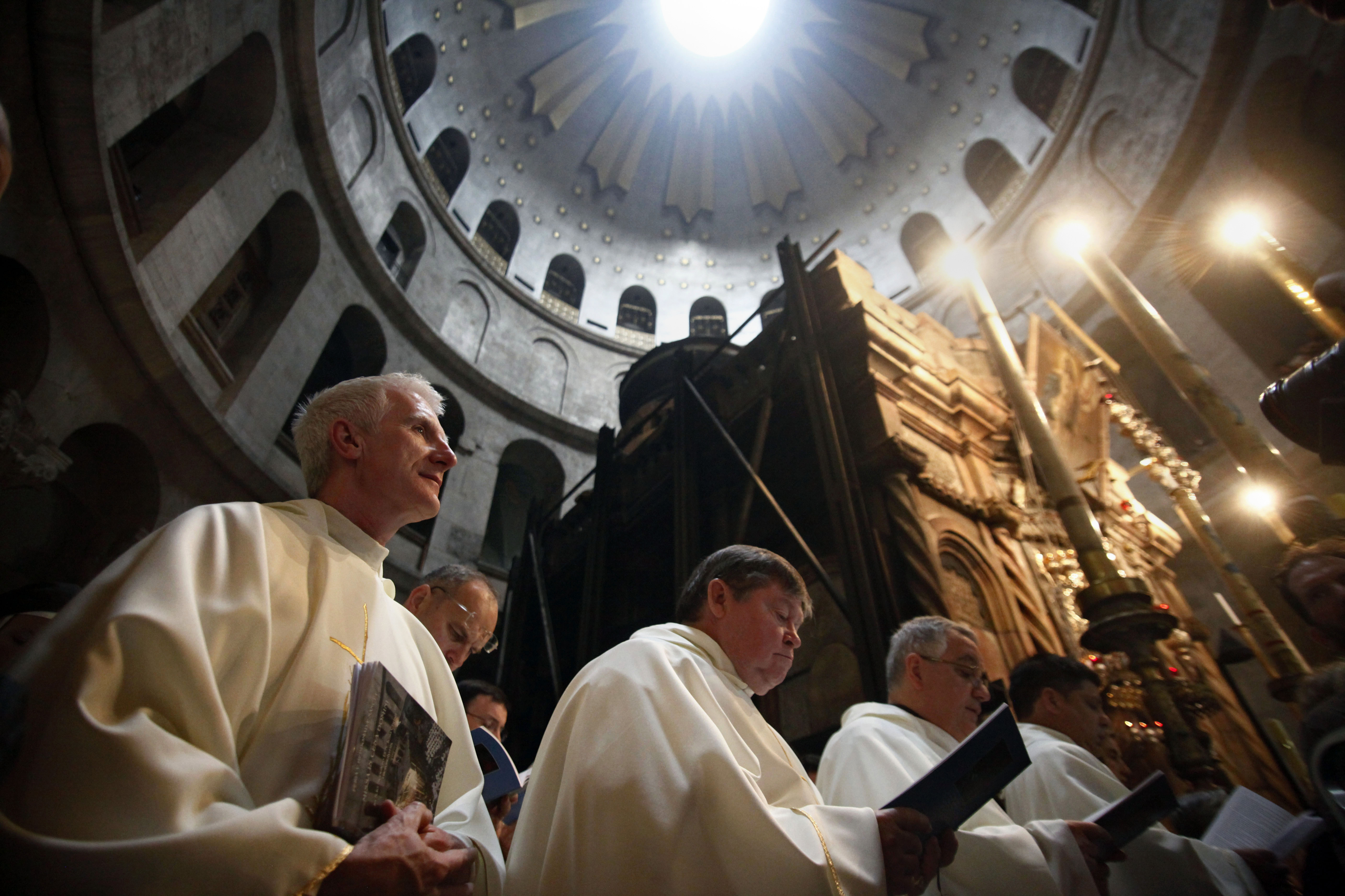 Thousands trace Jesus' footsteps on Good Friday in Jerusalem