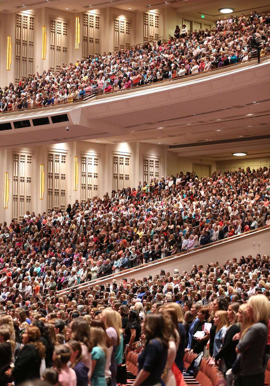 LDS leaders ask women to serve refugees