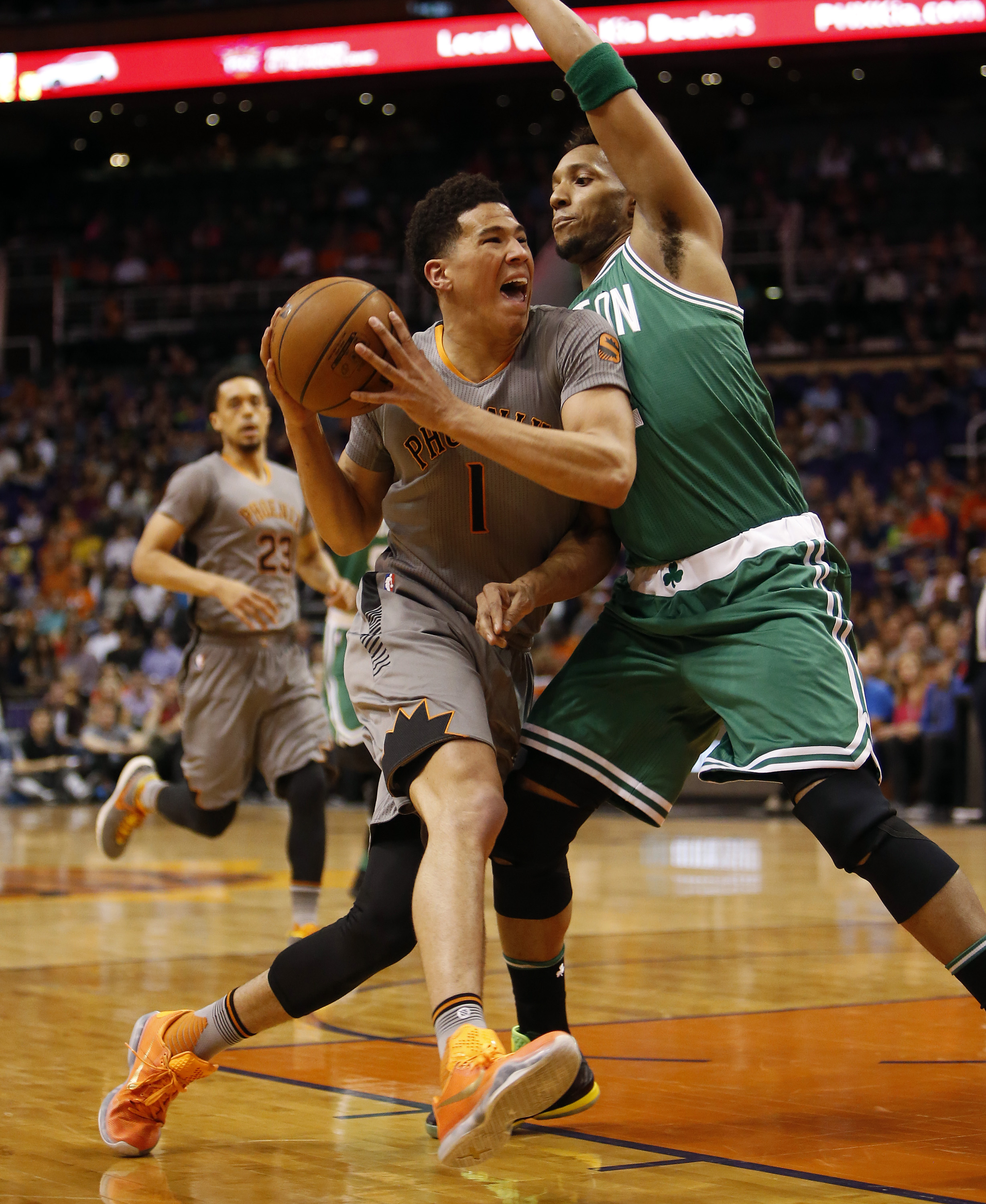 Thomas scores 28, leads Celtics over Suns 102-99