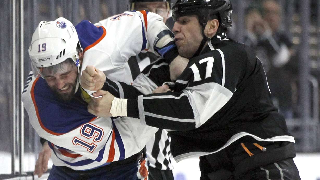 Kings complete 5-game season sweep of Oilers with 6-4 win