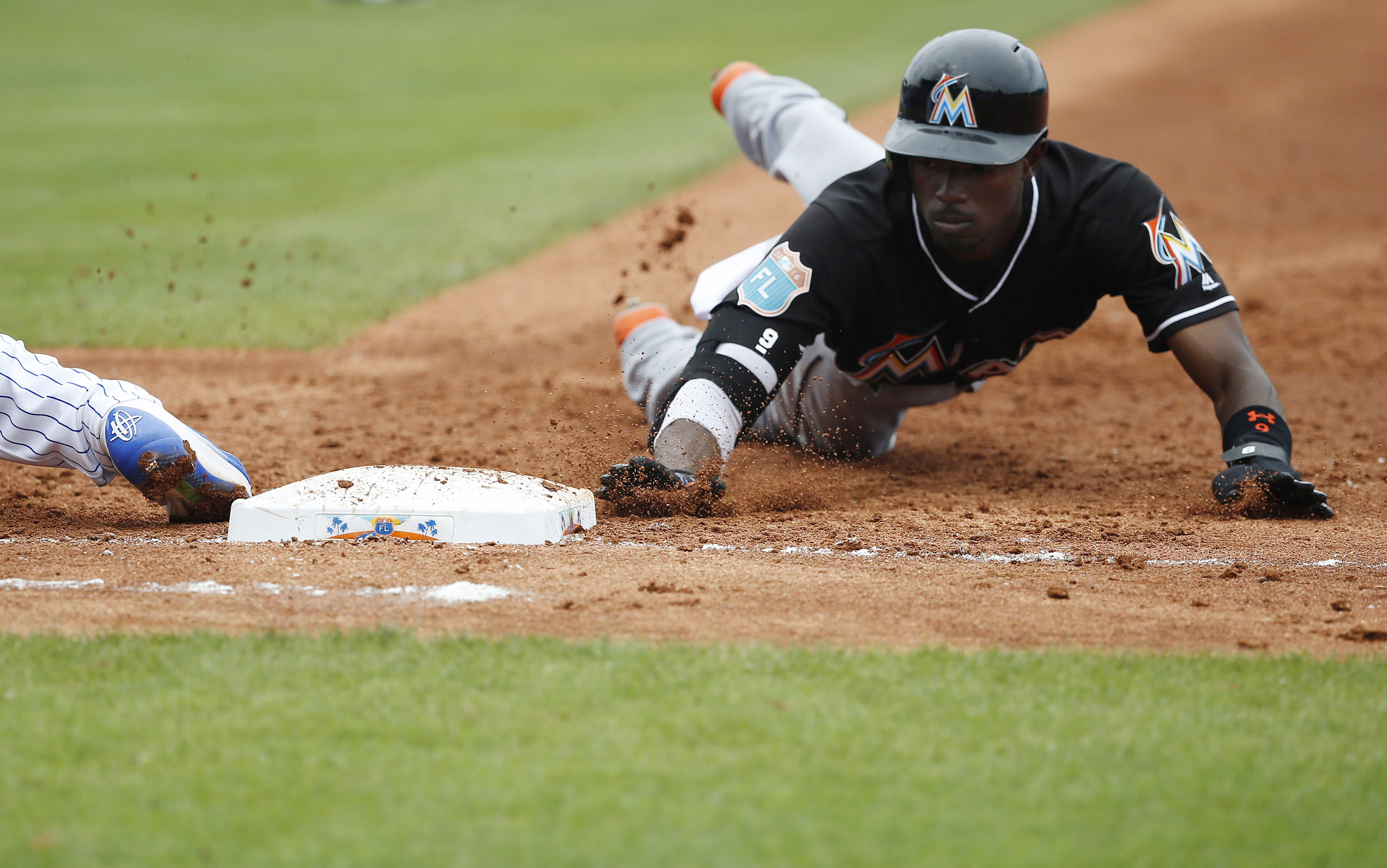 Narveson, 4 relievers pitch 2-hitter; Marlins beat Mets 1-0