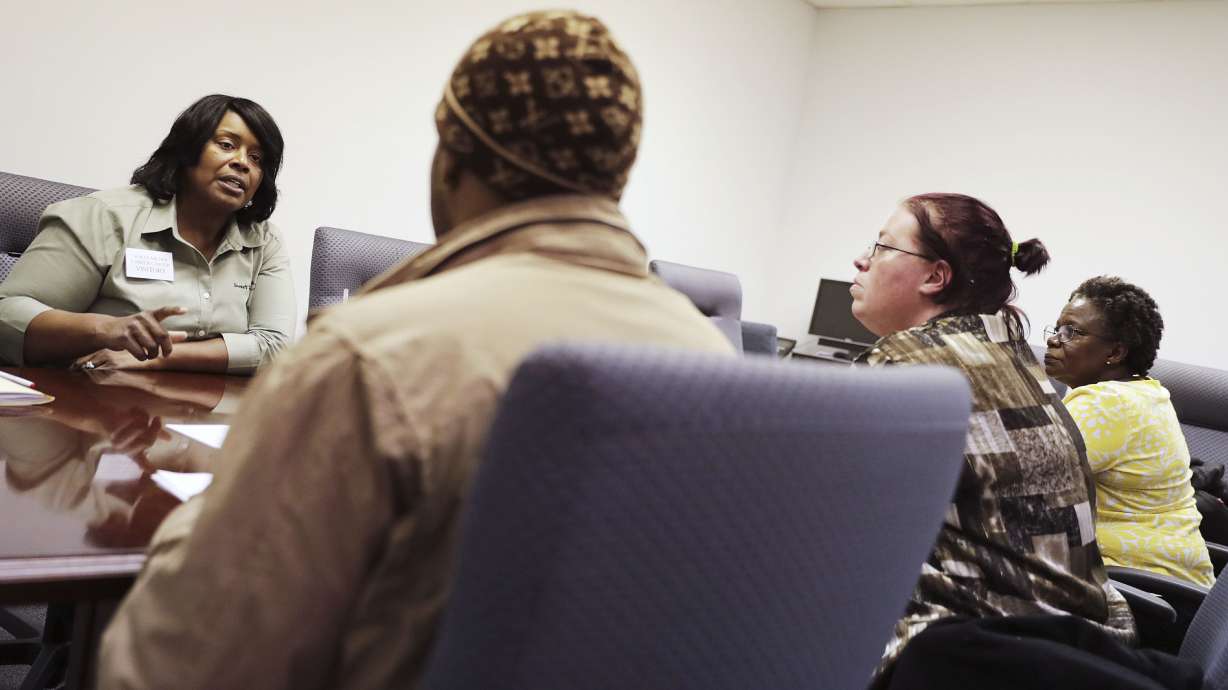 Survey: Solid hiring continues despite weak US growth