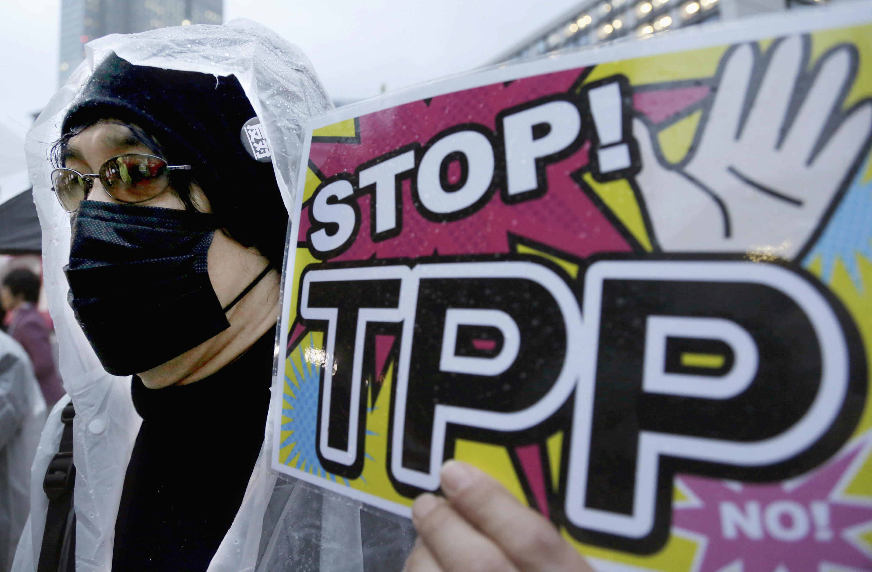 Presidential campaign roils Obama's free-trade plans