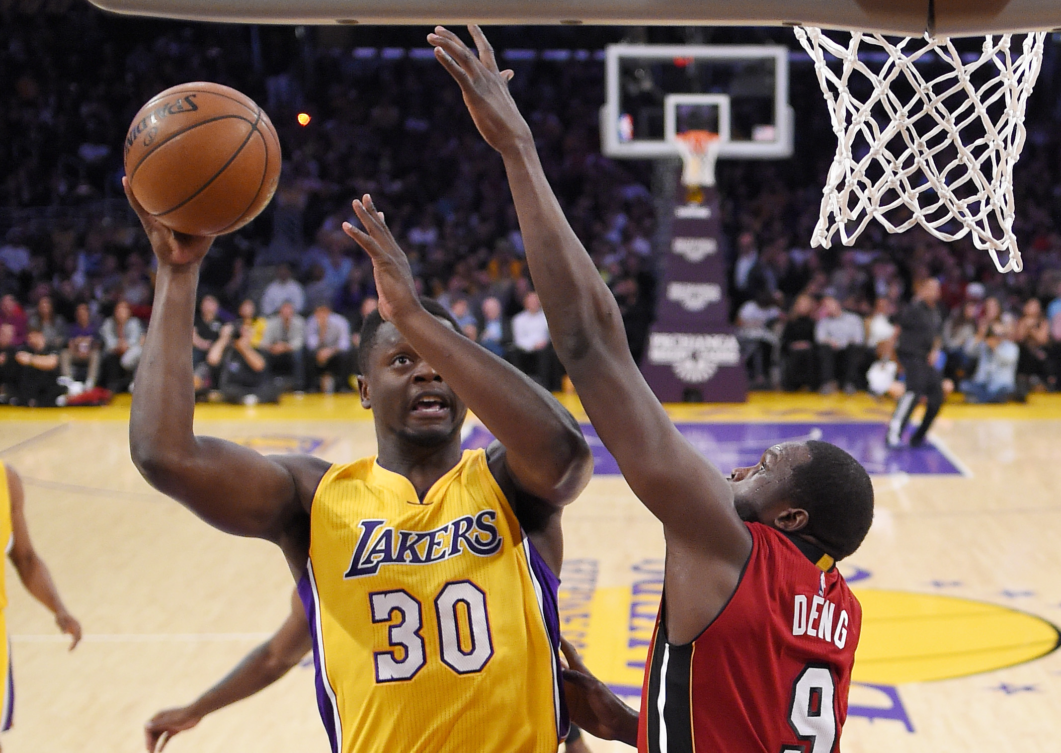 Randle hits big shot in Lakers' 102-100 OT win over Heat