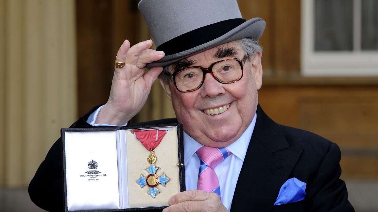 Ronnie Corbett, half of comedy's 'Two Ronnies,' dies at 85
