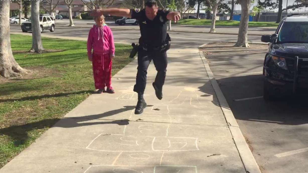 Hopscotch cop: Officer jumps to help homeless girl