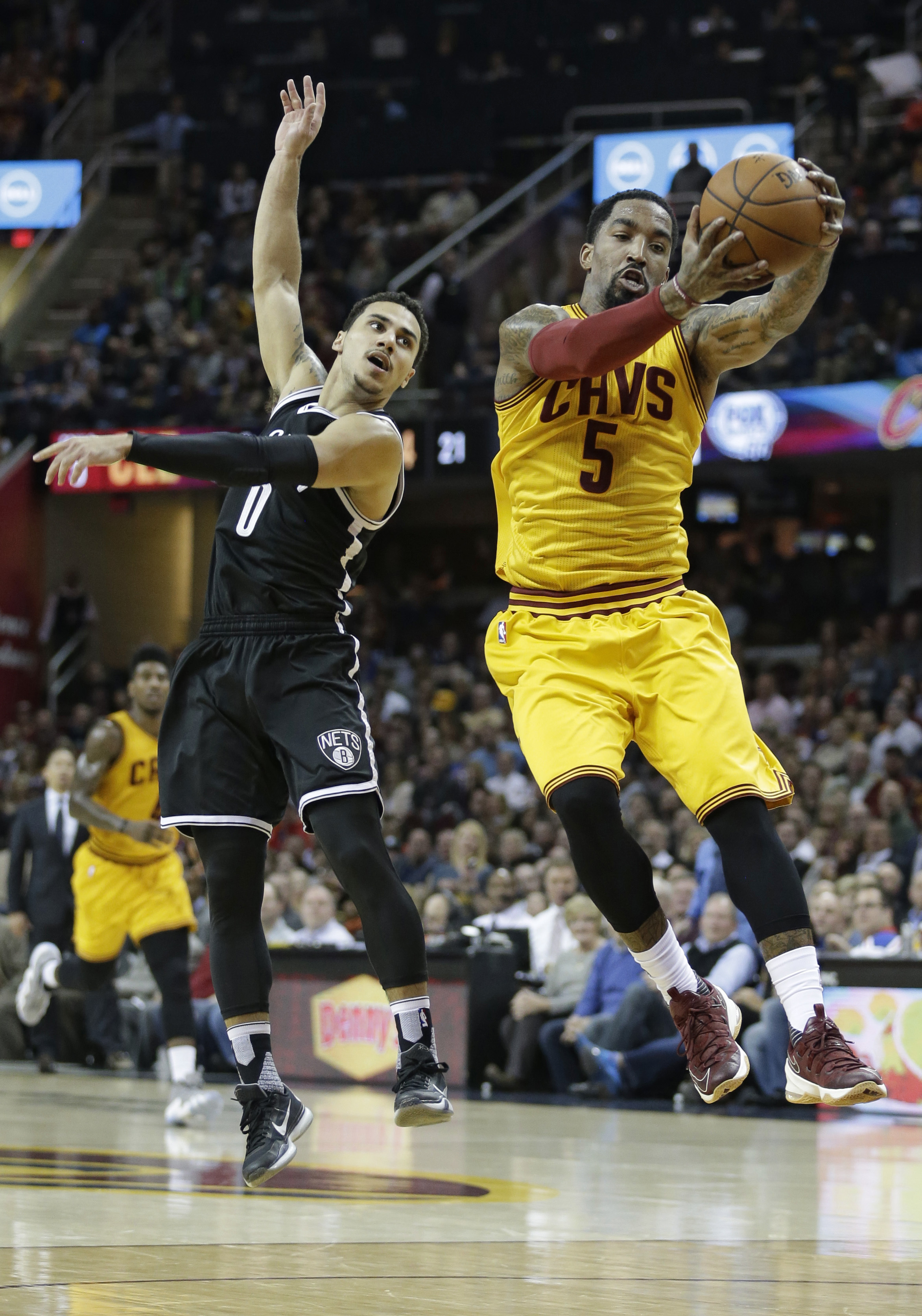 James scores 24, moves to 12th on scoring list in Cavs' win