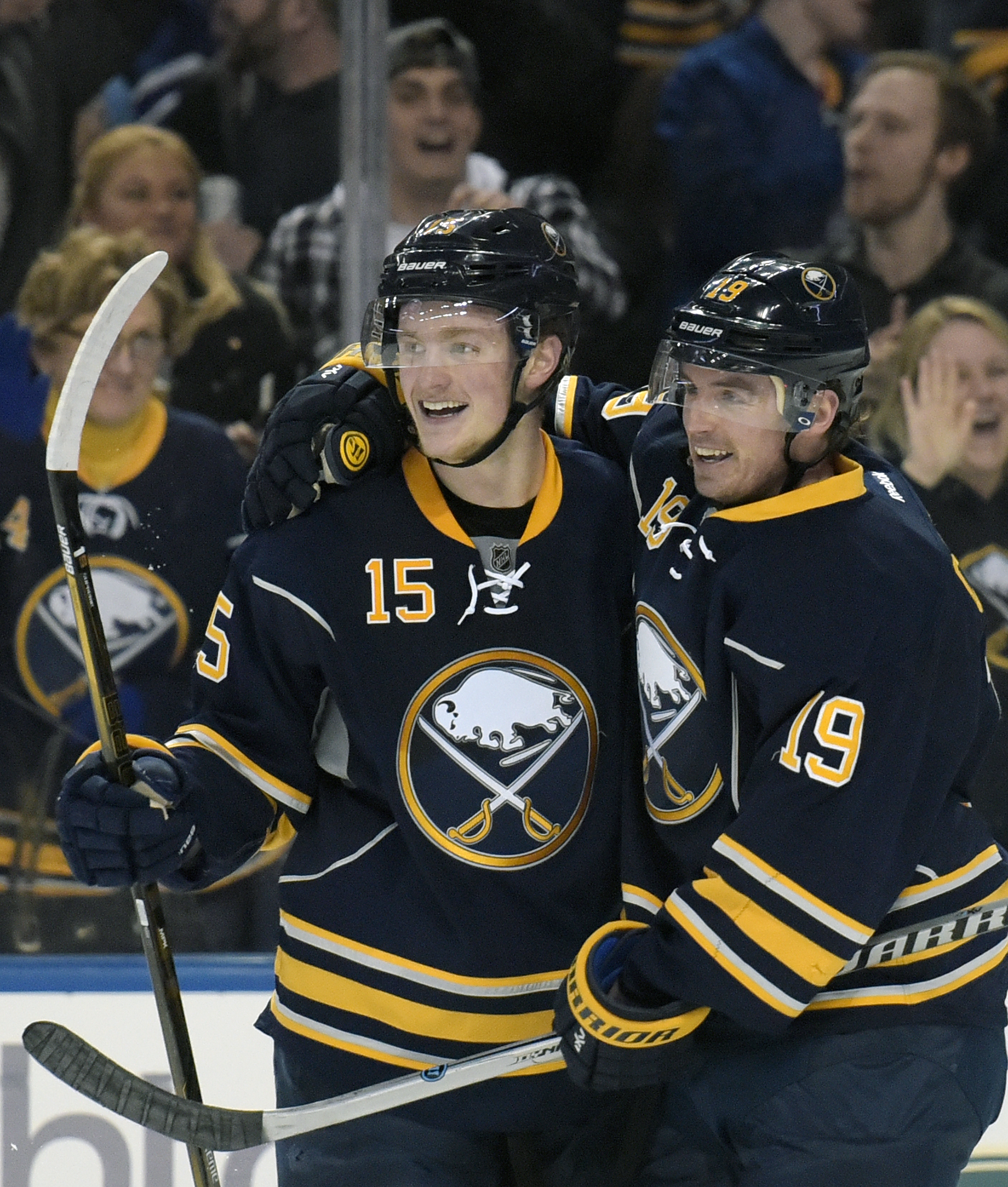 Cal O'Reilly, Larsson lead Sabres over Maple Leafs 4-1