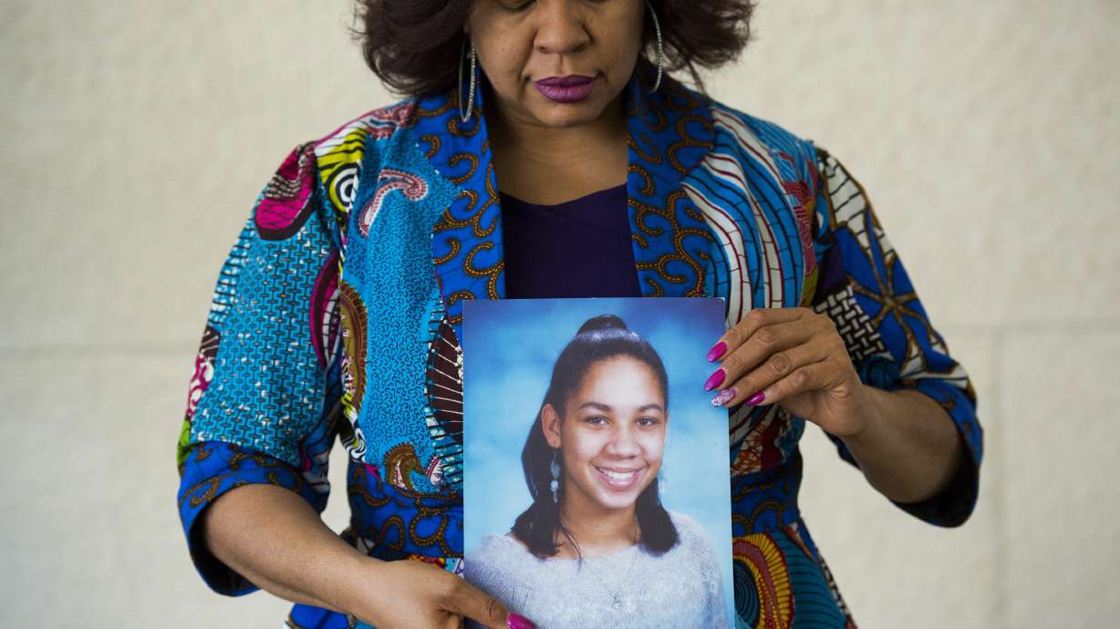 Armed with photo of slain daughter, mom pushes for change