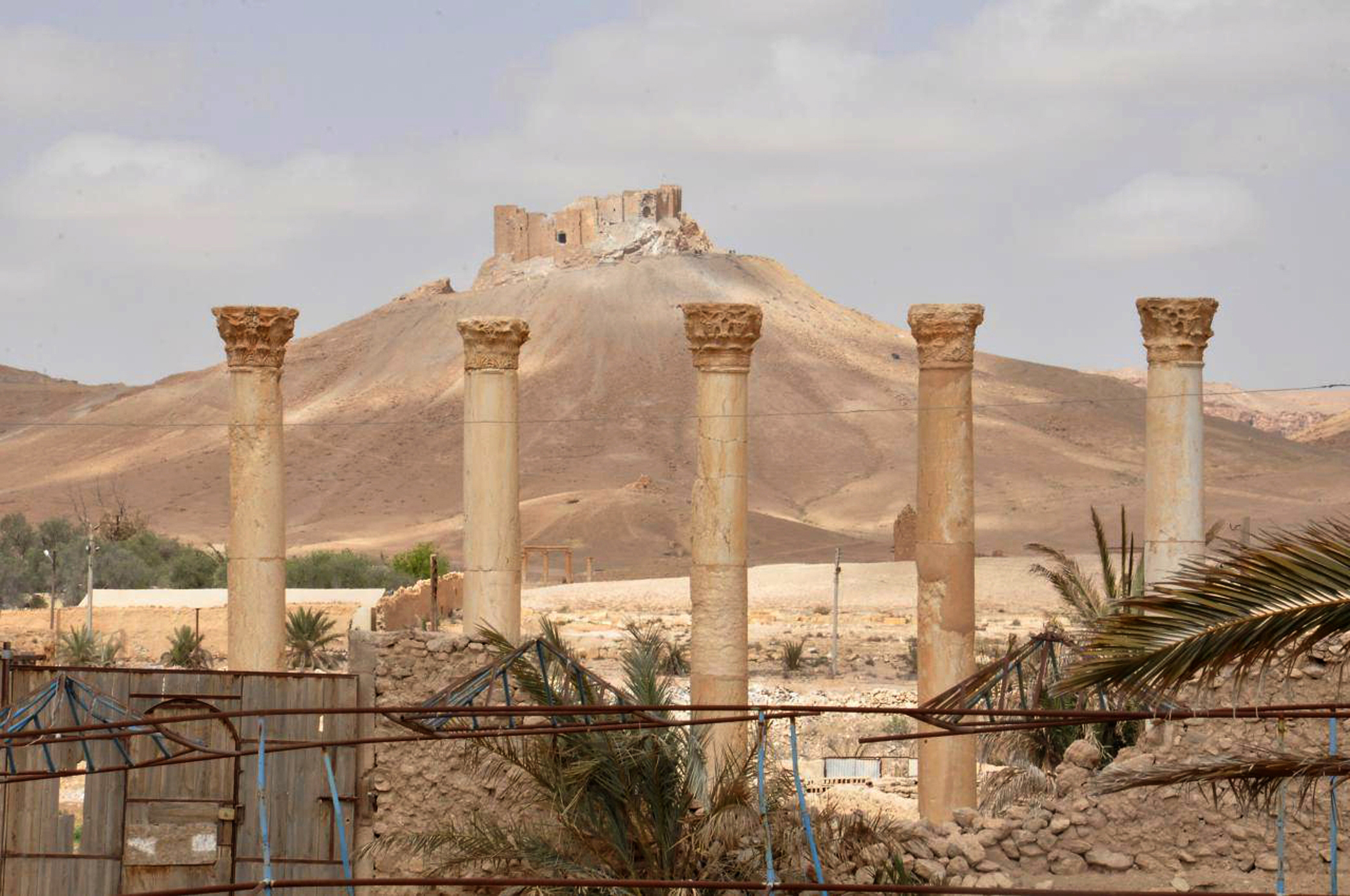 Syria's Palmyra: Ghost town bearing scars of IS destruction