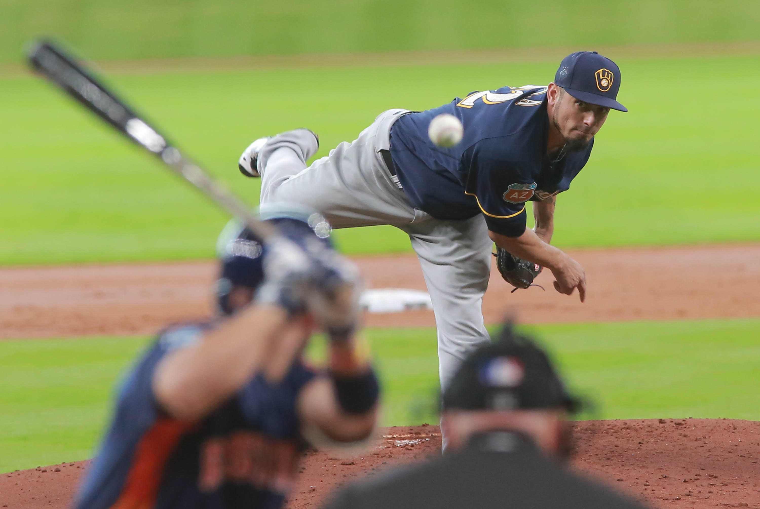 Brewers' Garza leaves start because of shoulder tightness