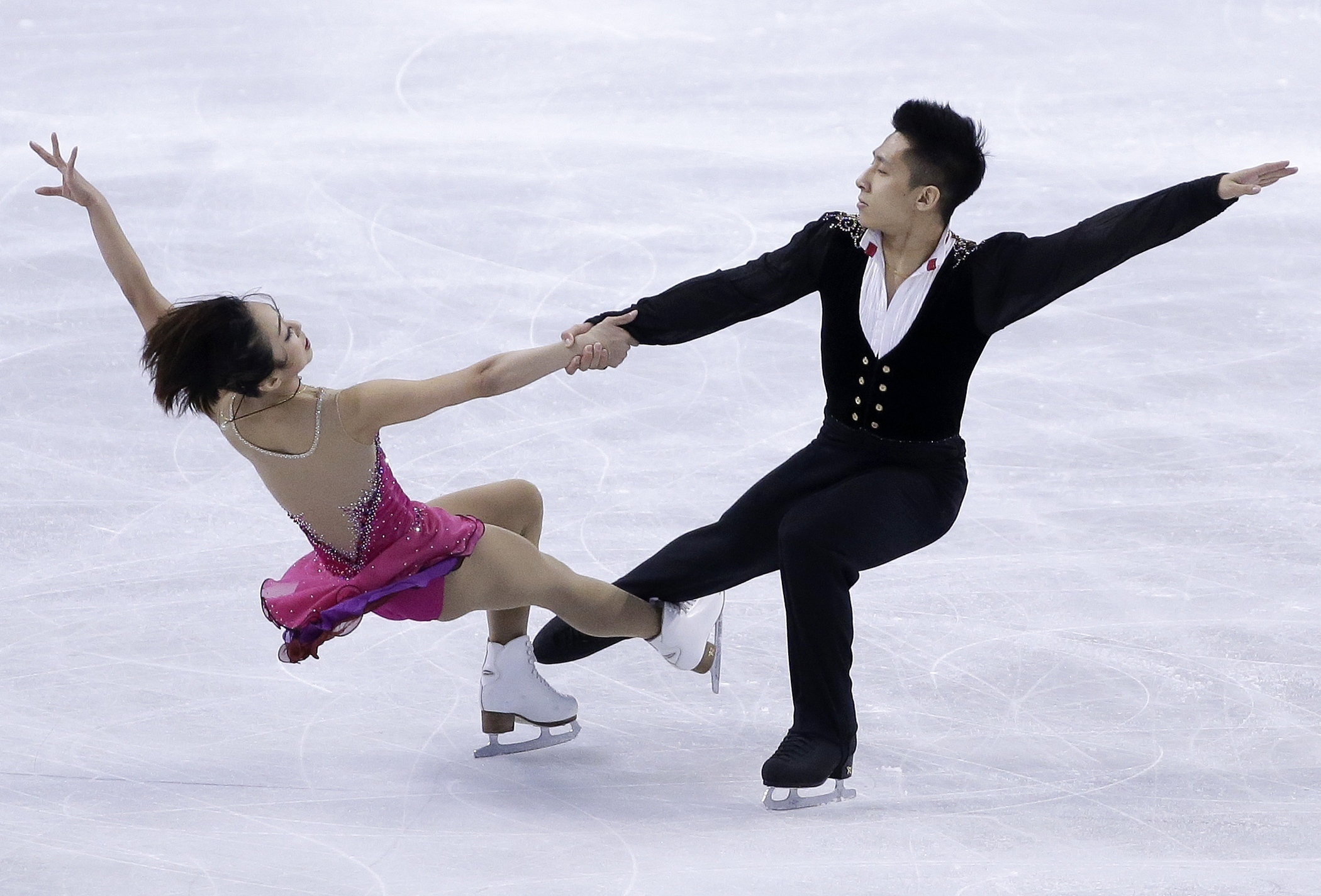 China's Sui, Han lead after pairs short program at worlds