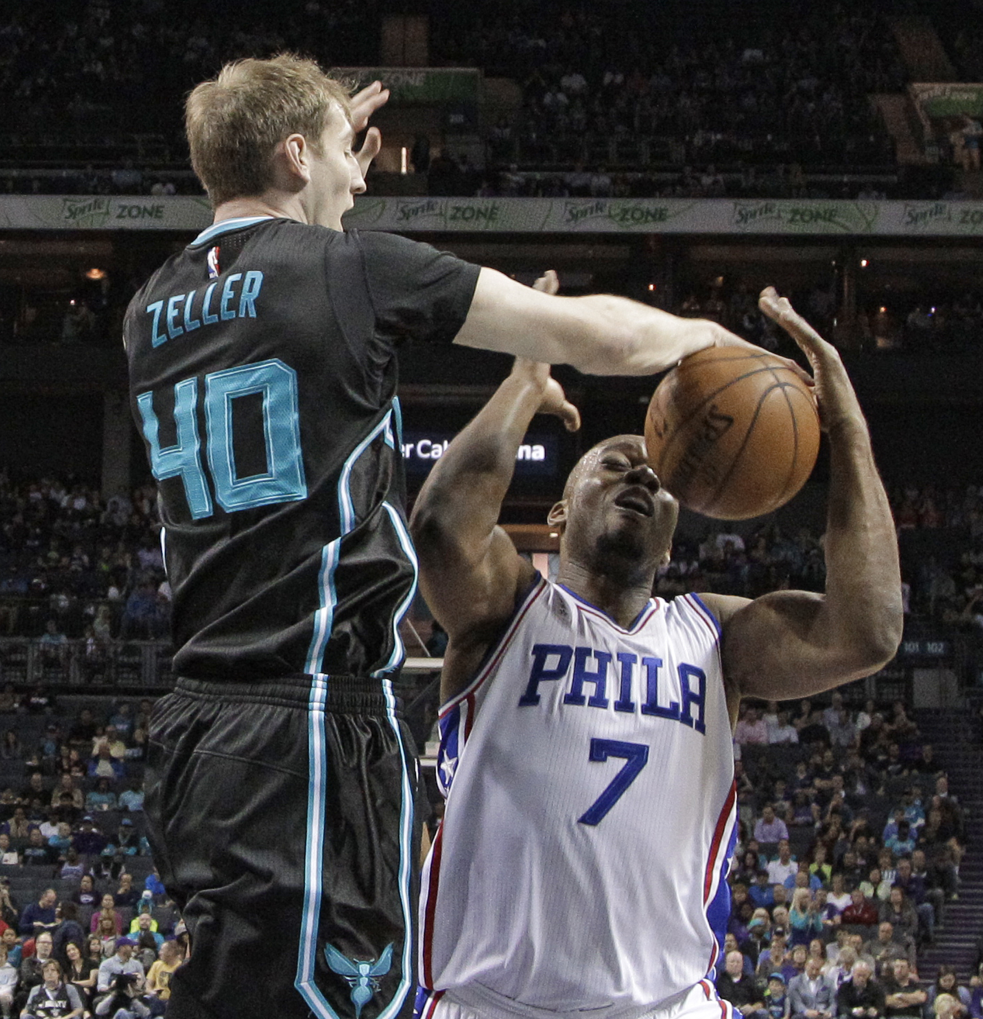Walker scores 27, Hornets defeat 76ers 100-91