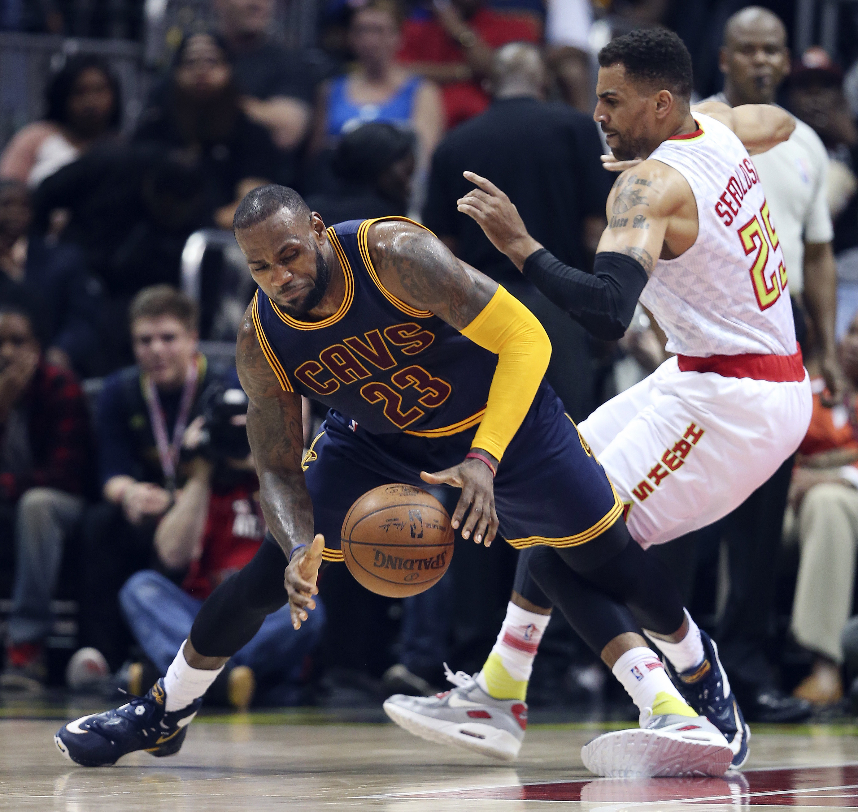 LeBron James' 29 points lead Cavs past Hawks, 110-108 in OT