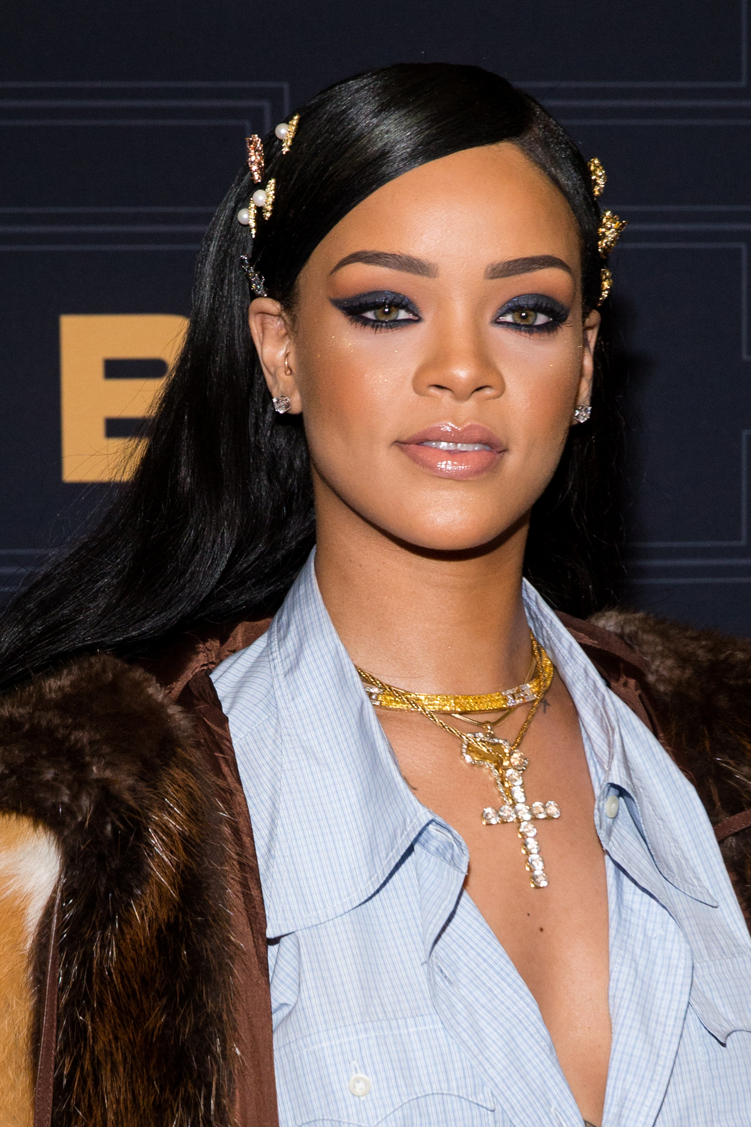 Rihanna, Shonda Rhimes, Clinton appear at Black Girls Rock!