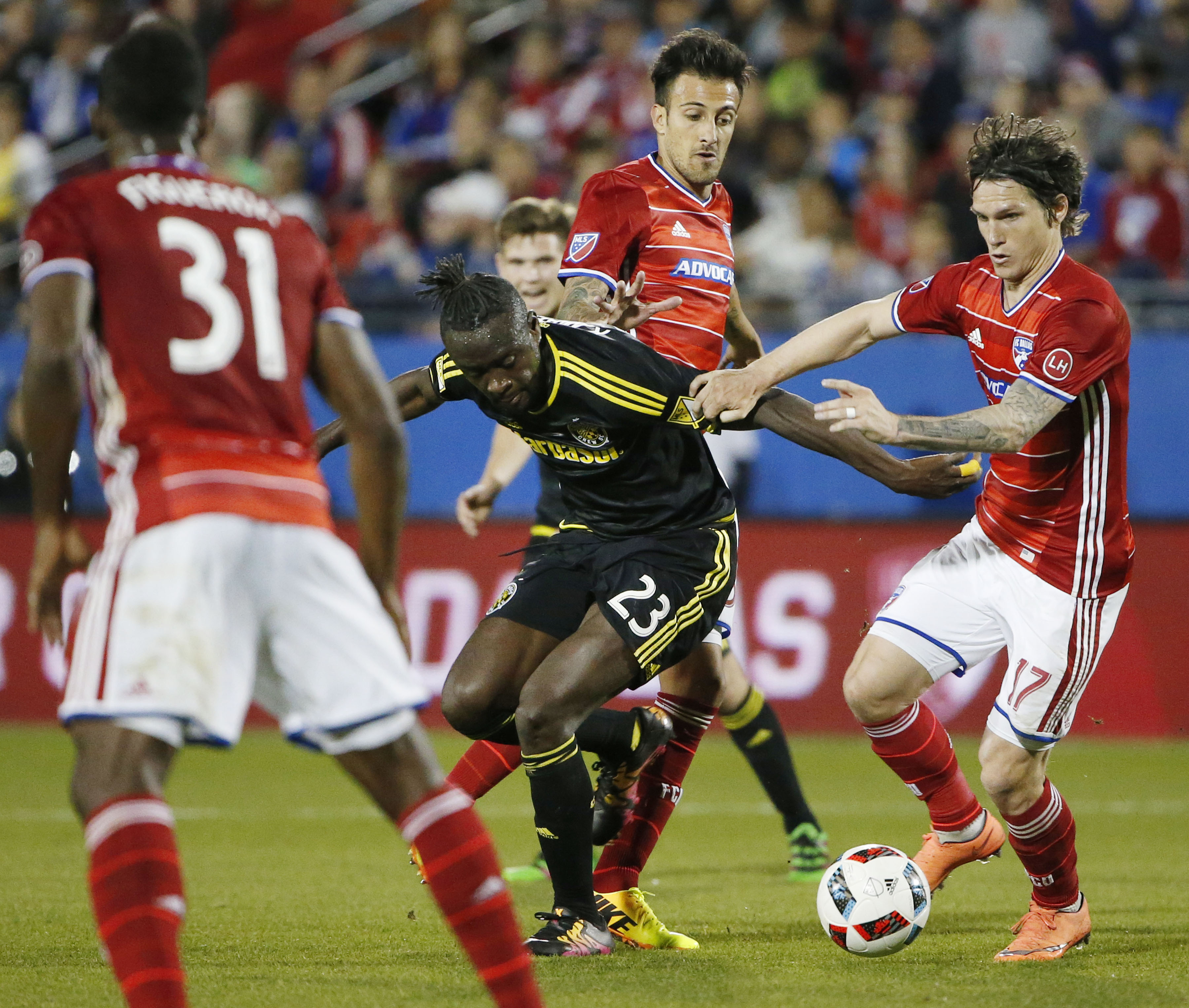 FC Dallas earns 1-1 draw with Crew, moves atop MLS standings