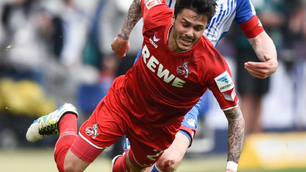Cologne director in trouble for throwing gum at opponents