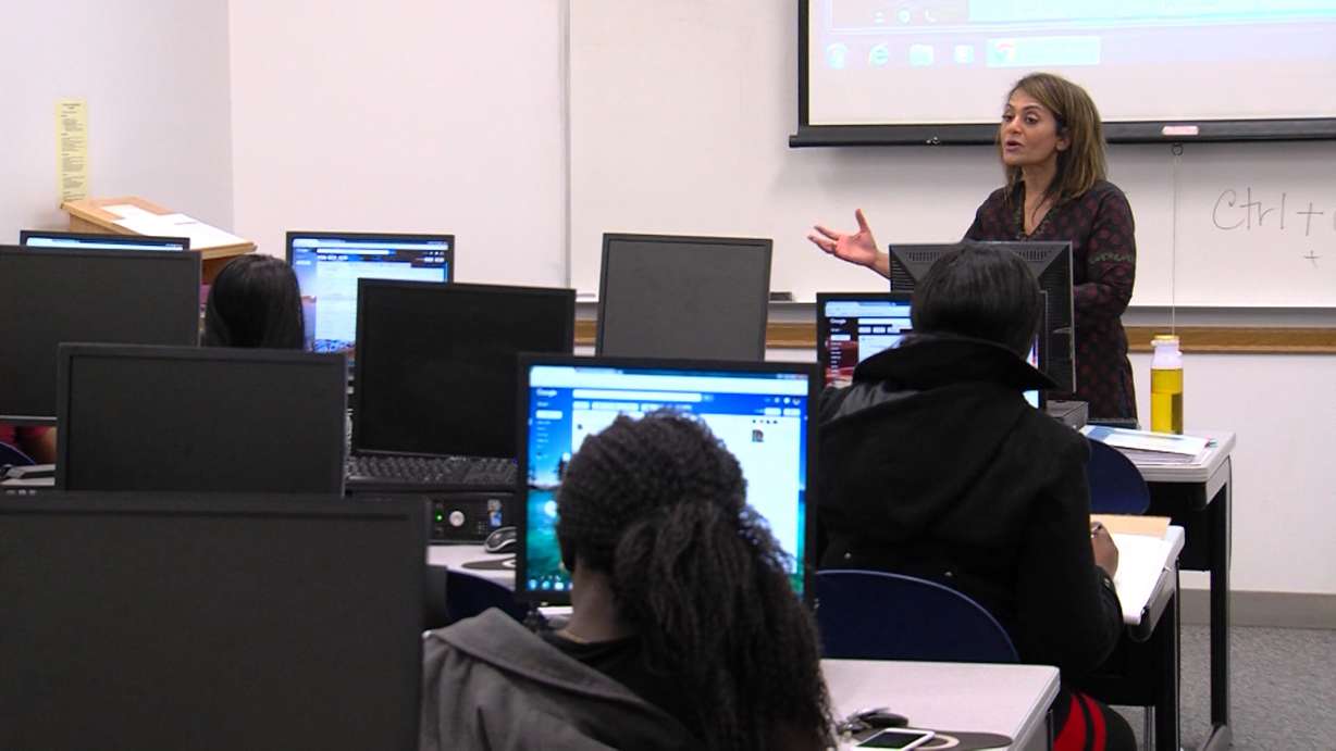 Computer classes help refugees connect to a brighter future