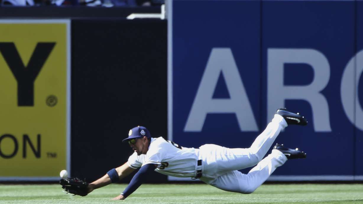 Kershaw brilliant as Dodgers embarrass Padres, 15-0