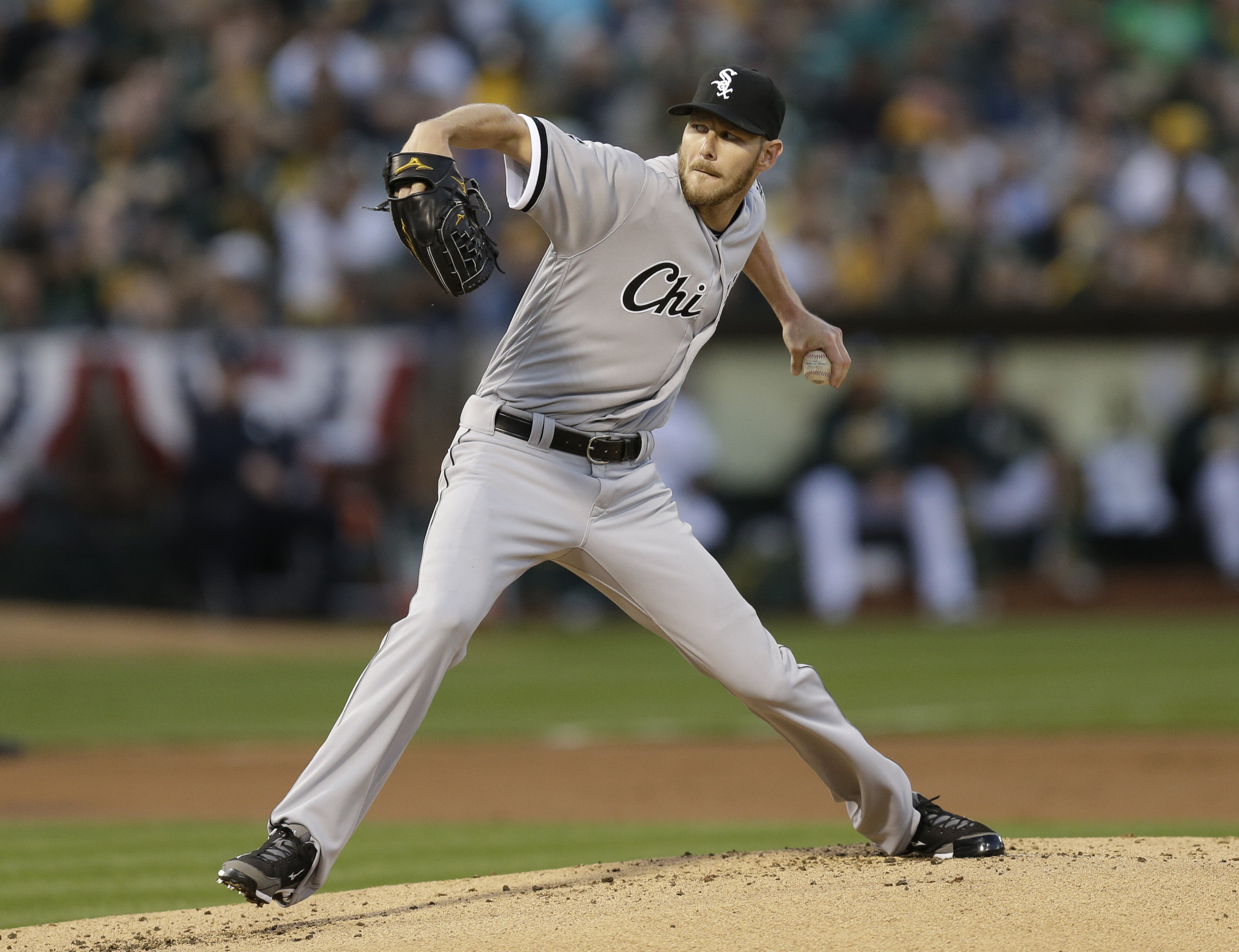 Sale pitches White Sox to 4-3 win at Oakland in opener
