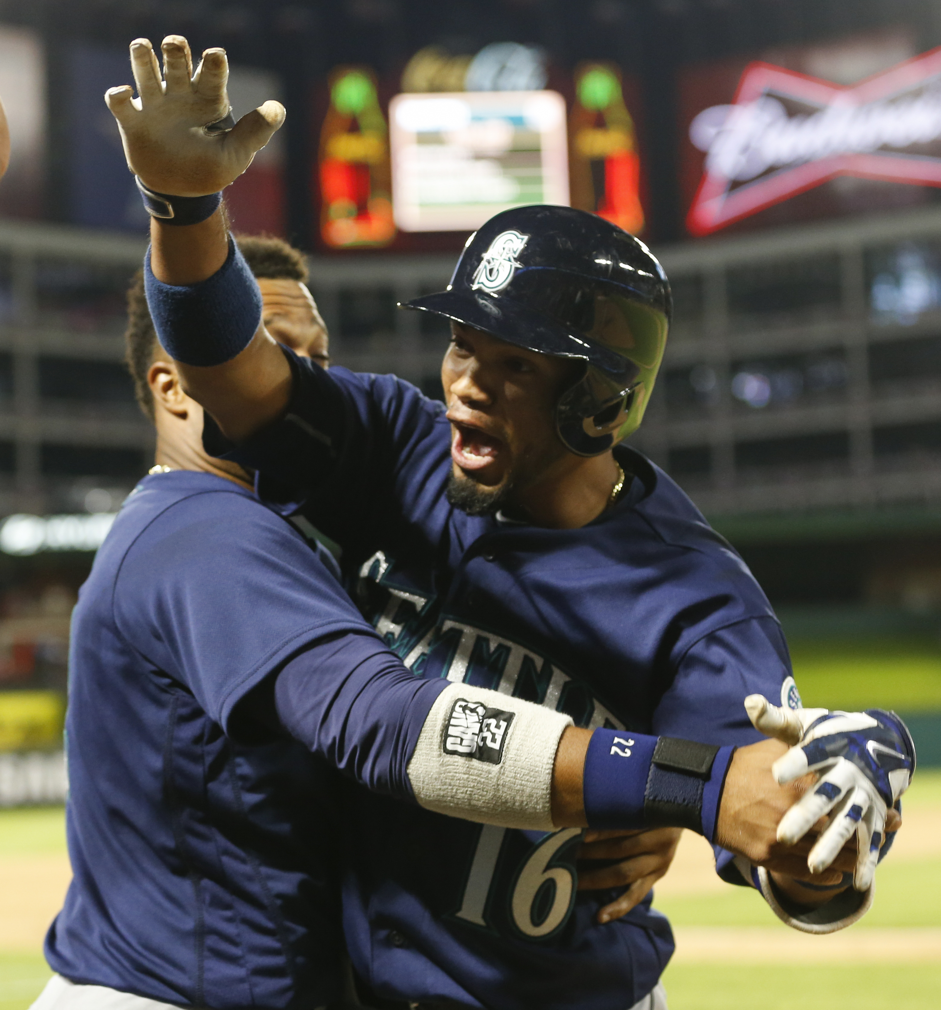 Cano homers twice, Mariners rally in 9th to win 9-5 at Texas