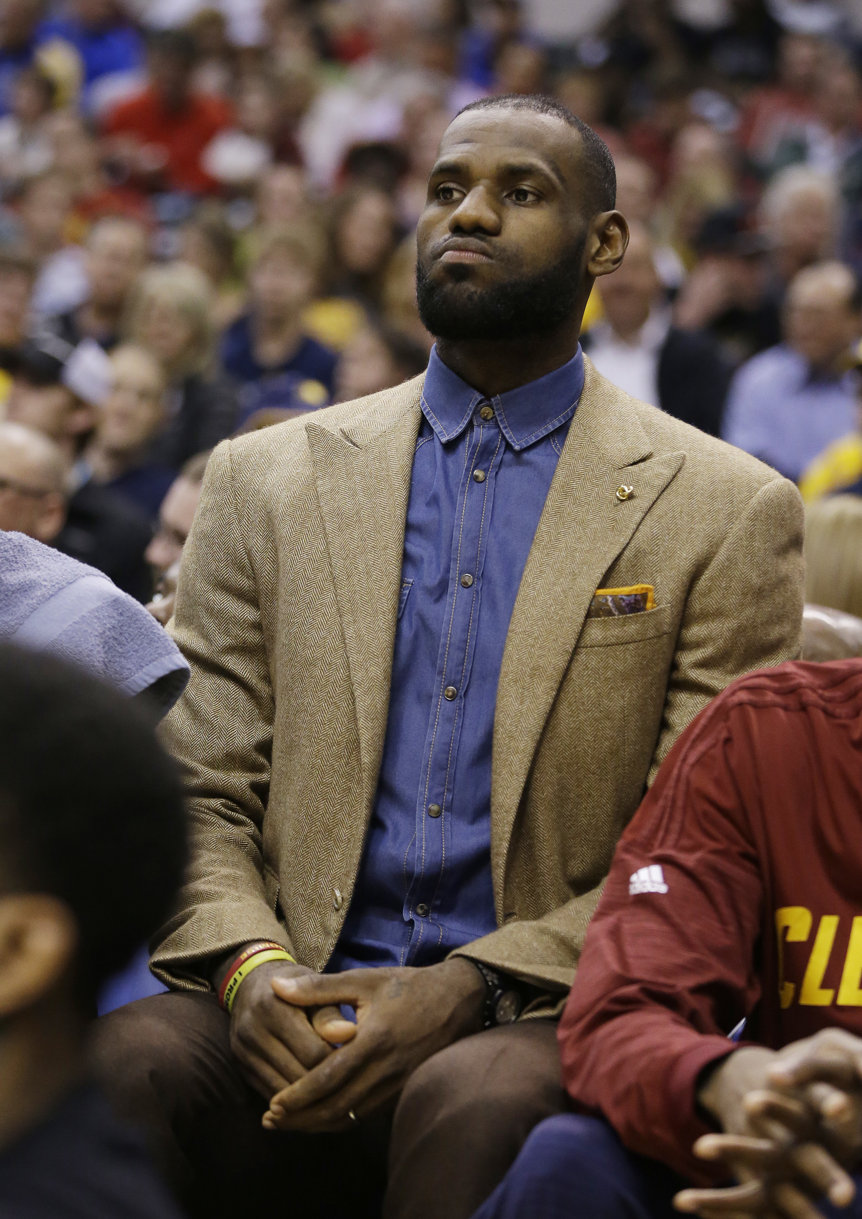 With James on bench, Pacers roll past Cavaliers 123-109