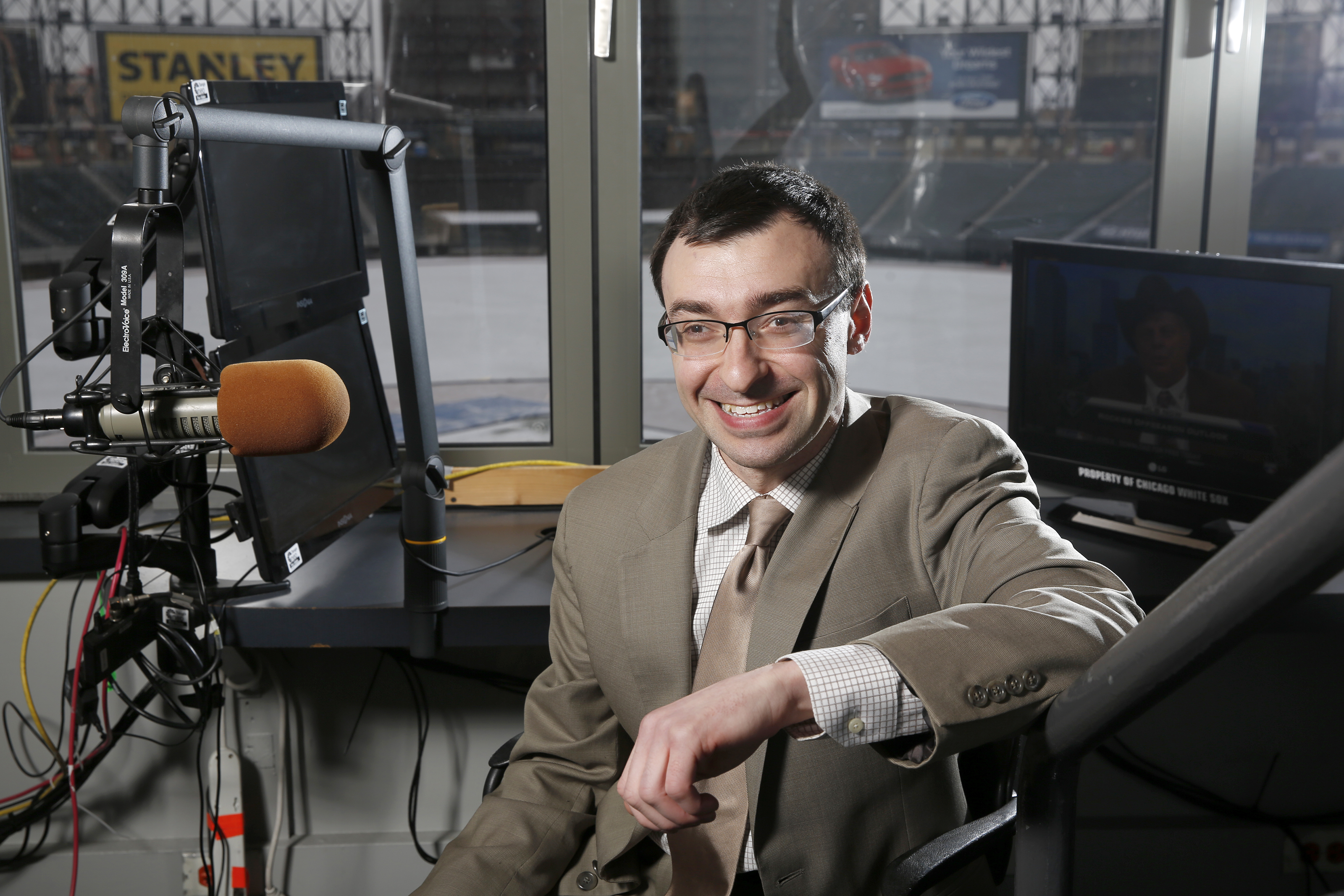 New 32-year-old White Sox broadcaster manages cerebral palsy
