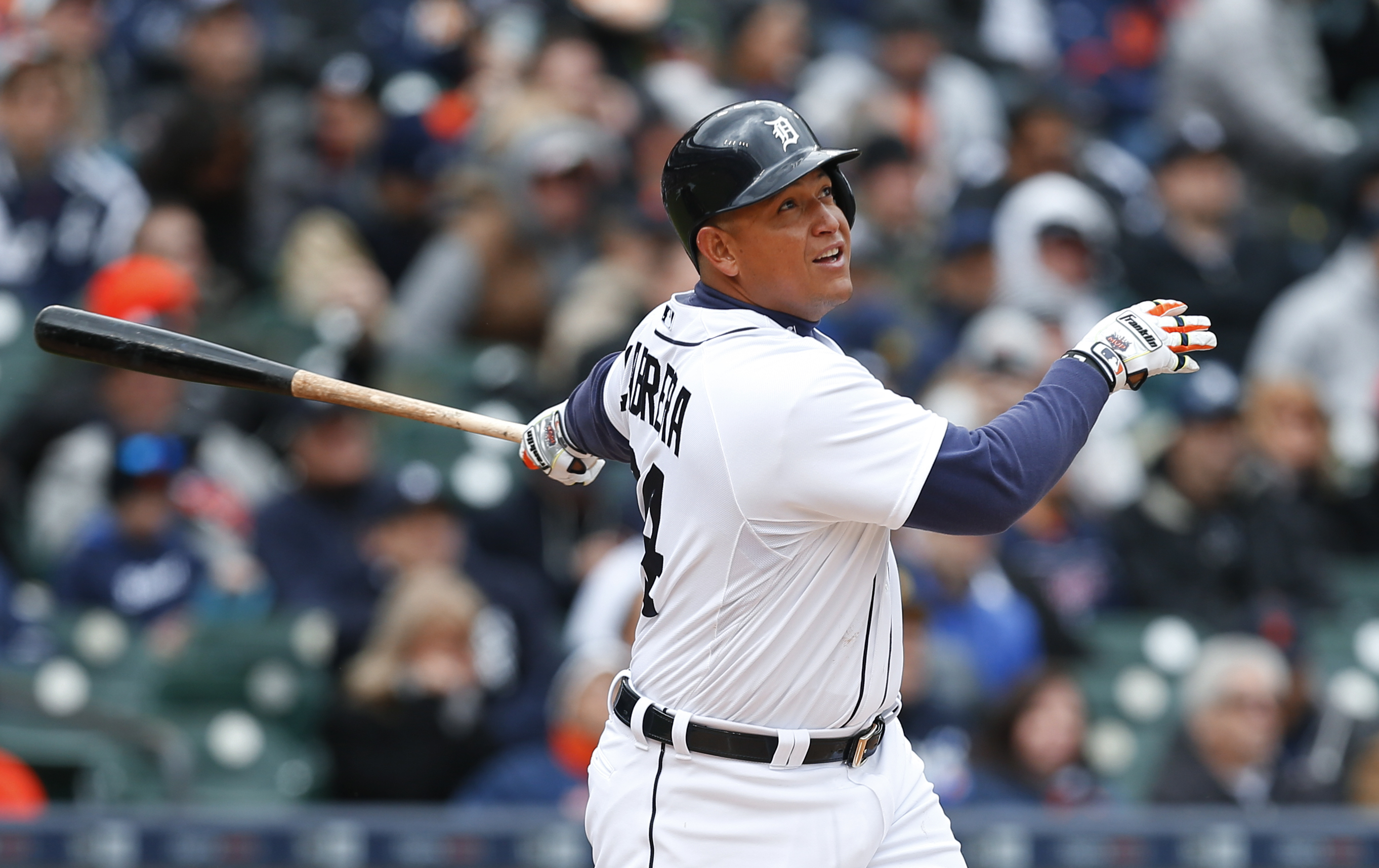 Zimmermann, Tigers top Yanks to win 8th straight home opener