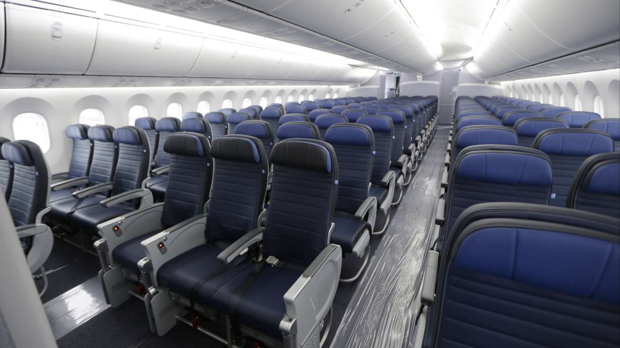 airplane, seats, sizes, economy class United Airlines