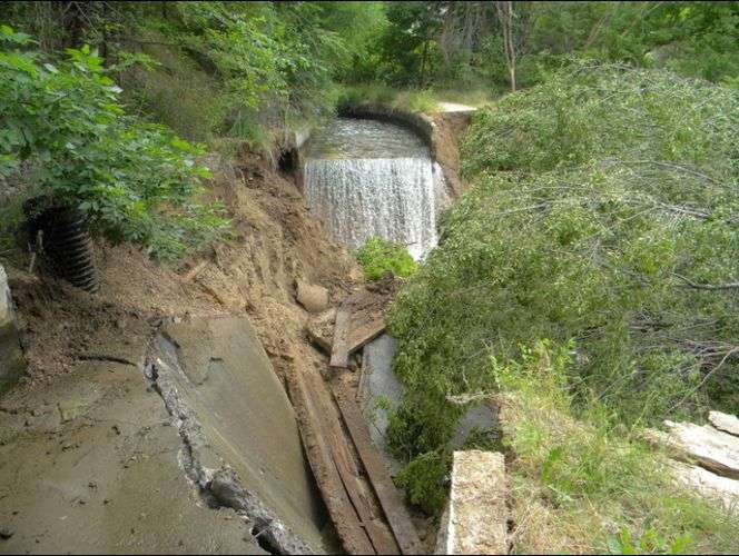 This 2009 photo shows the point where the canal collapsed, sending water, mud and debris into the neighborhood below.