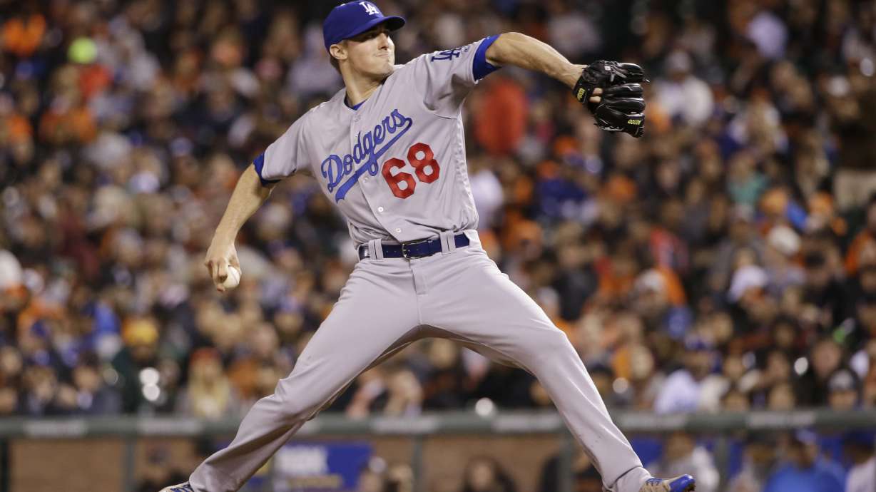 Dodgers' Stripling pulled with no-hitter in 8th, Giants win