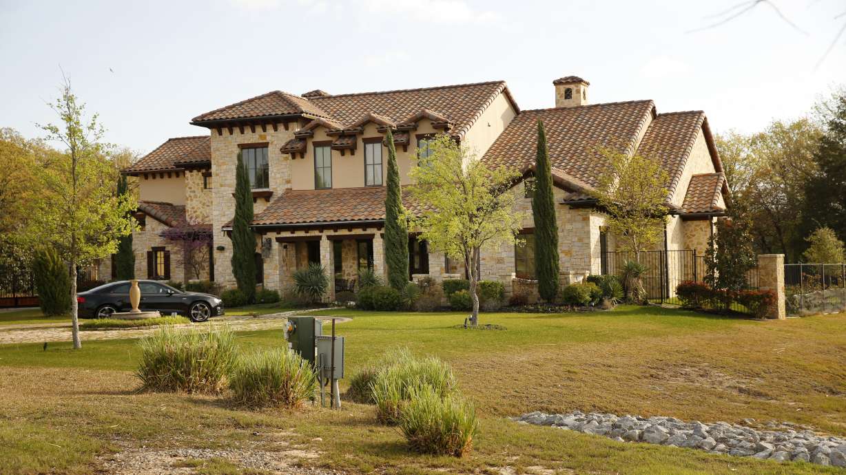 Top cartel leader appeared to find temporary haven in Texas