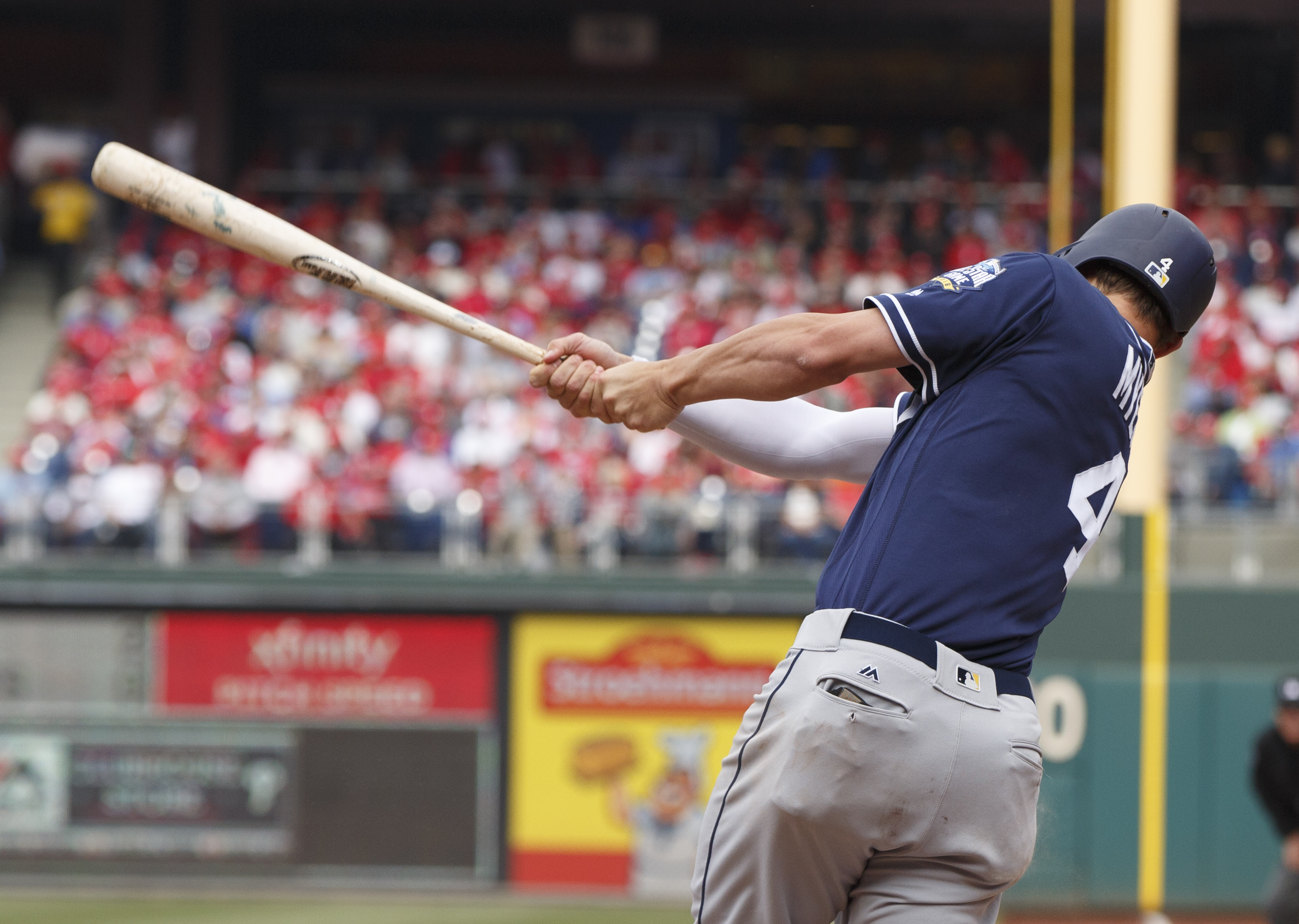 Amarista's squeeze lifts Padres past Phillies 4-3