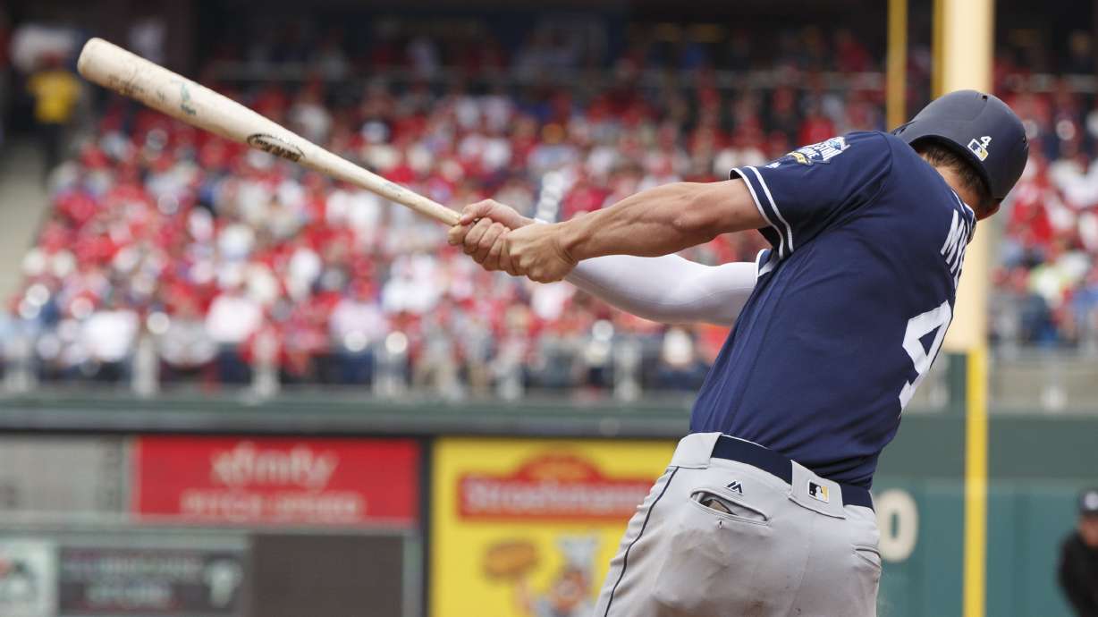 Amarista's squeeze lifts Padres past Phillies 4-3